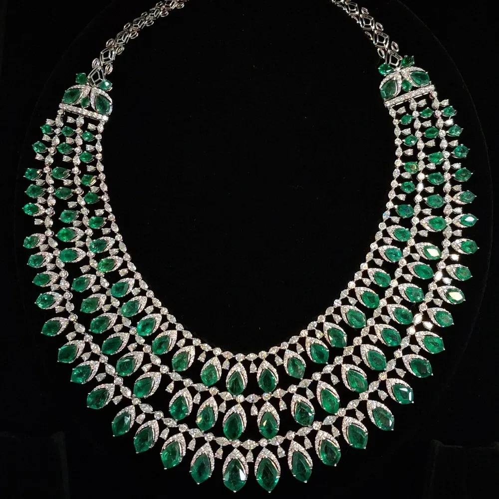 EMERALD KITE SHAPE DIAMOND MARQUEZ NECKLACE