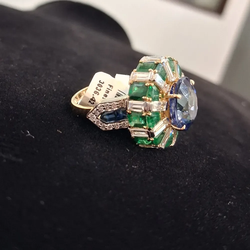 IMITATION NILLA OVAL EMERALD DIAMOND RING