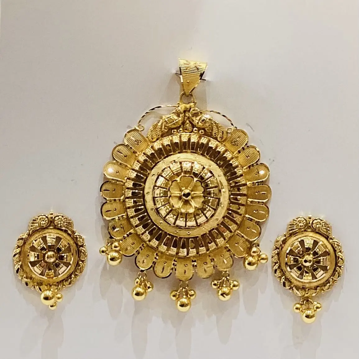 yellow pendent set