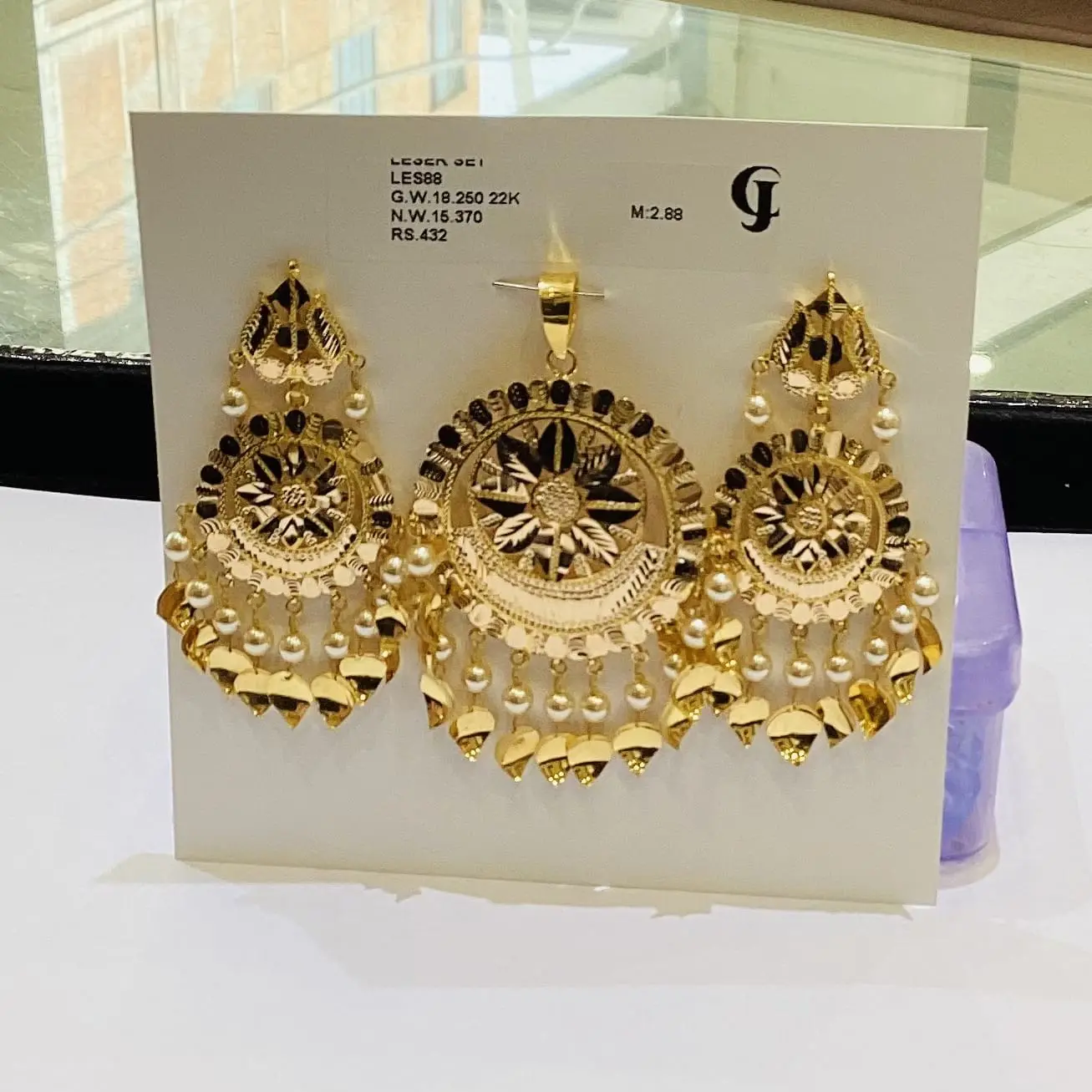 Leser Pendent Set