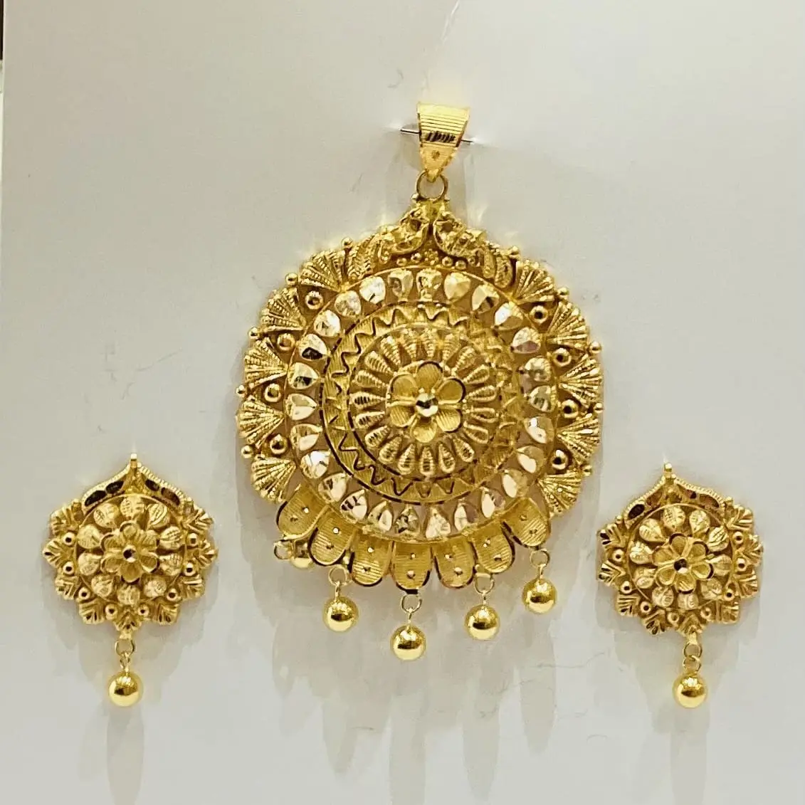 yellow pendent set