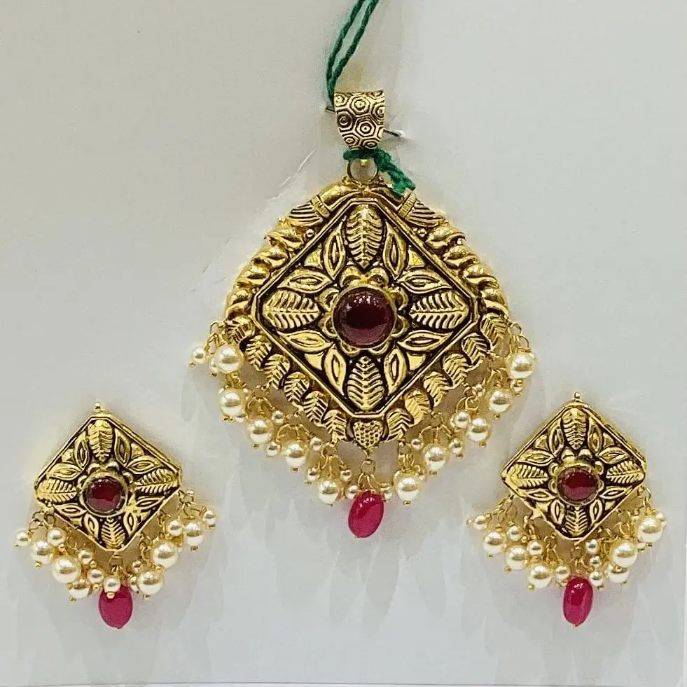 Antique Pendent Set