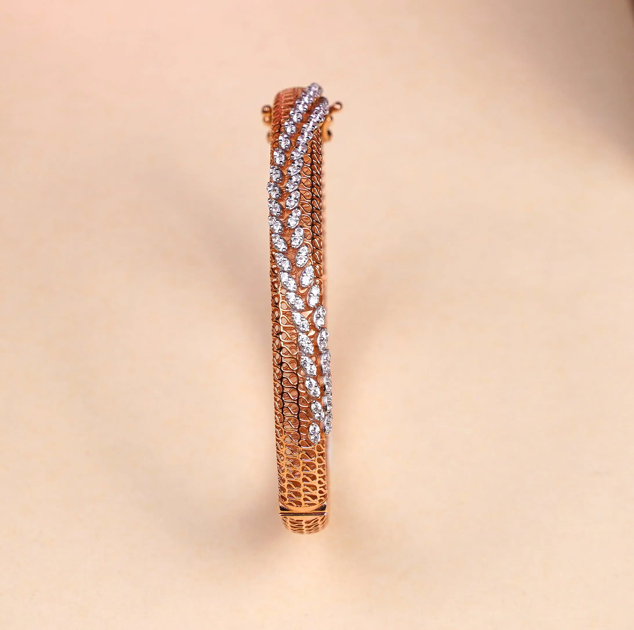 18K WOMEN BRACELET