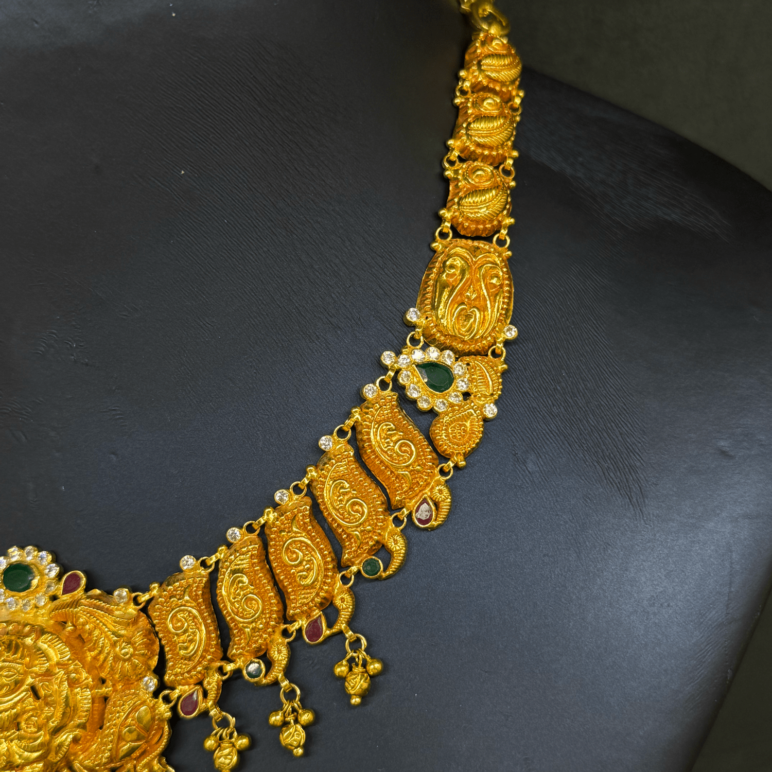 STONE NECKLACE