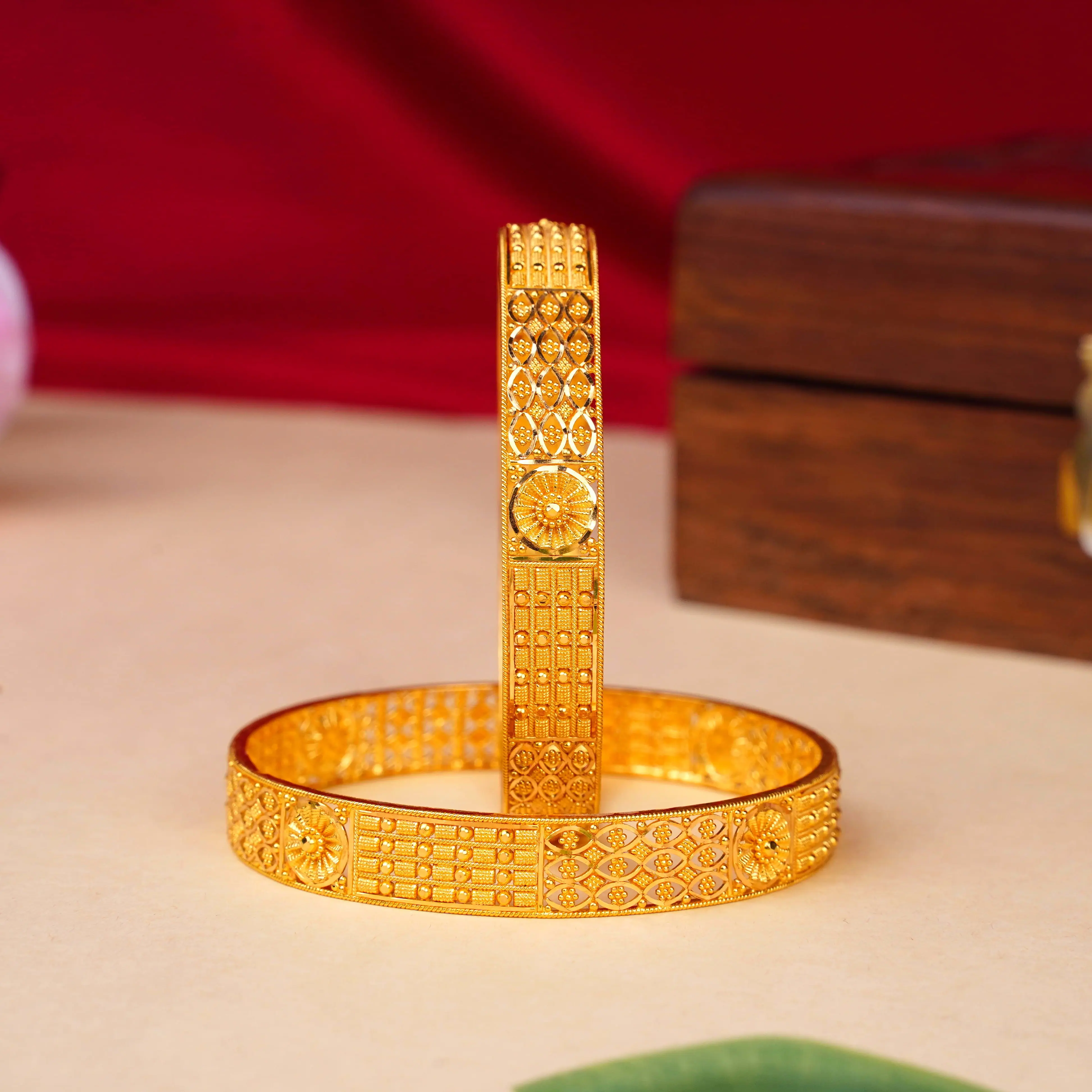 BANGLES