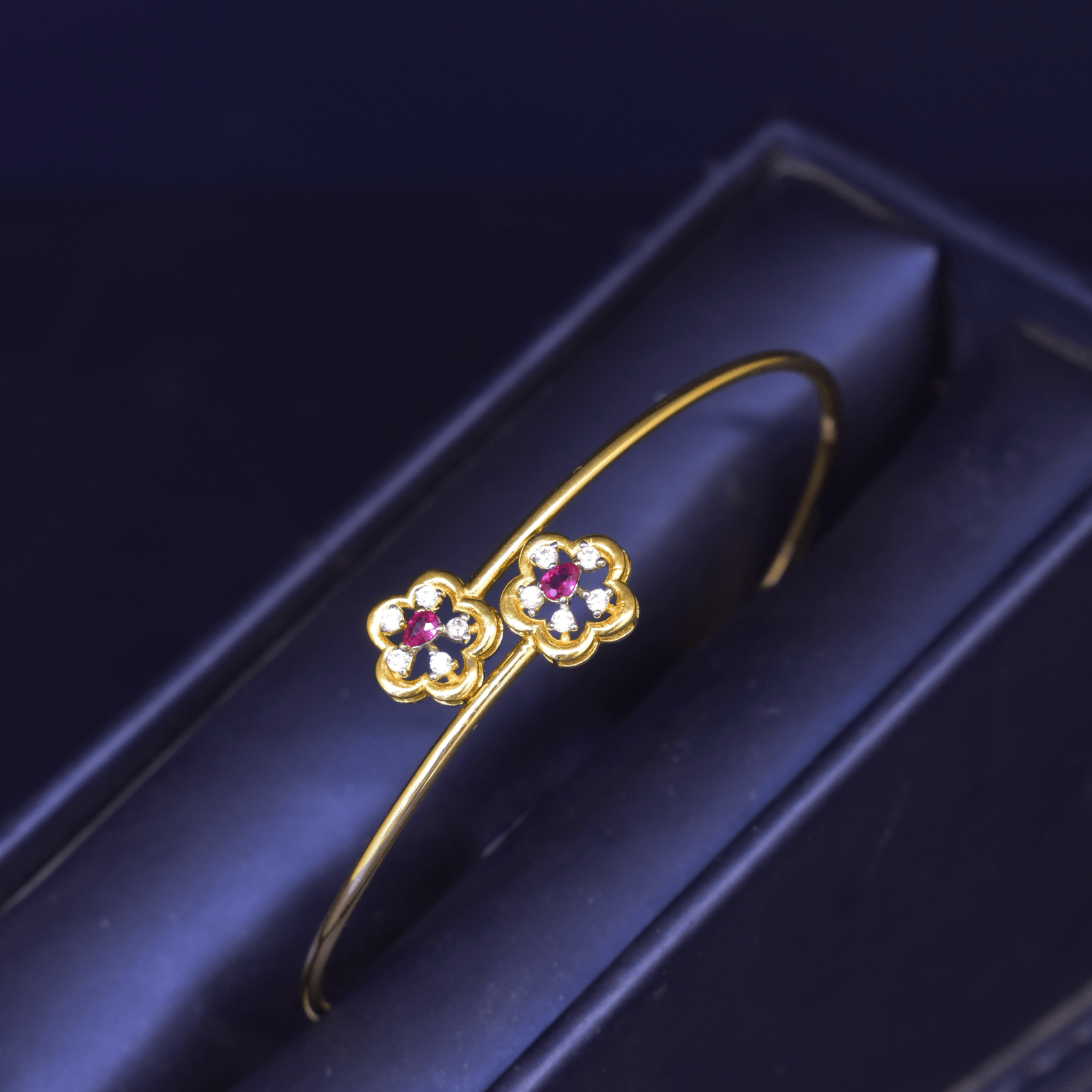 women flexible bracelet