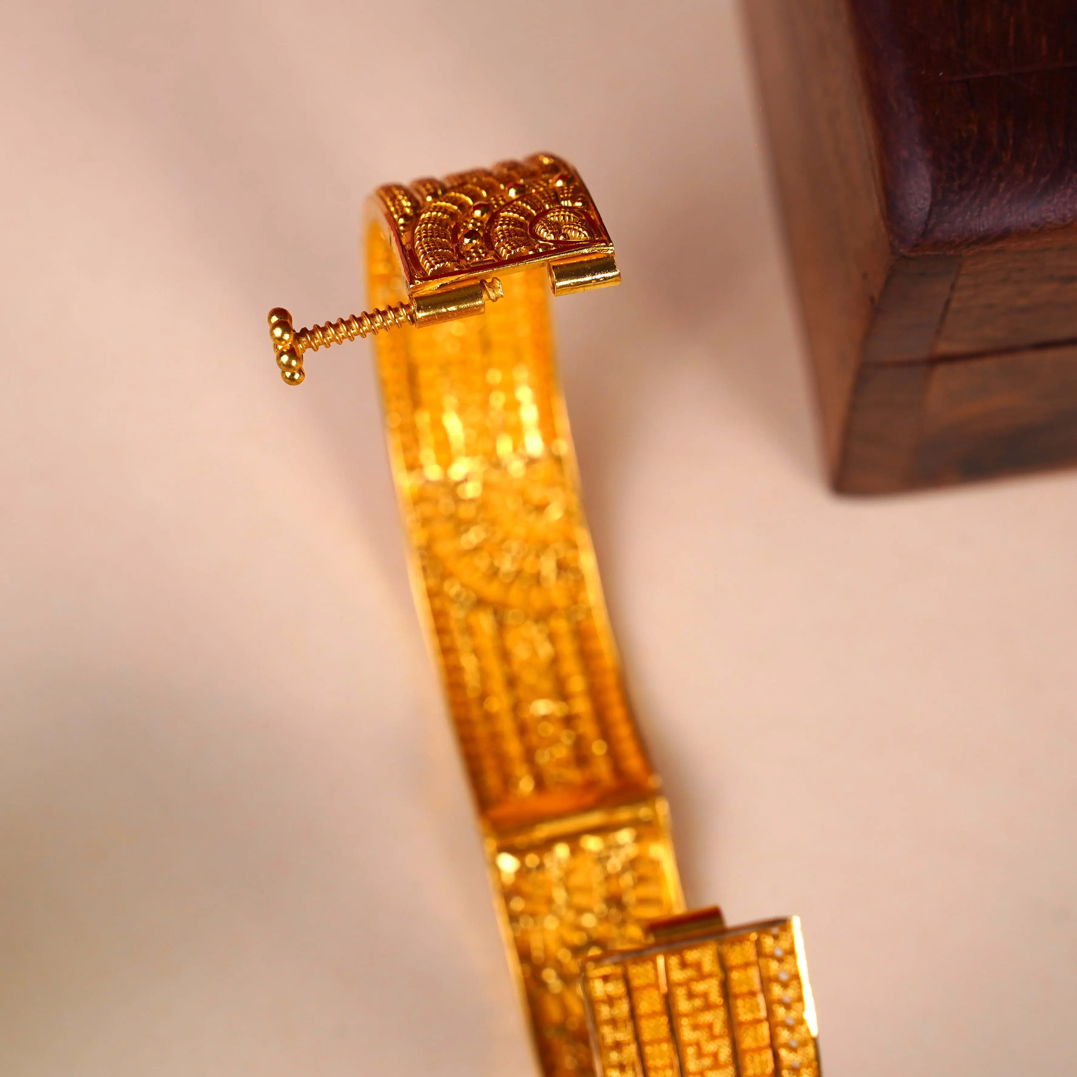 BANGLES