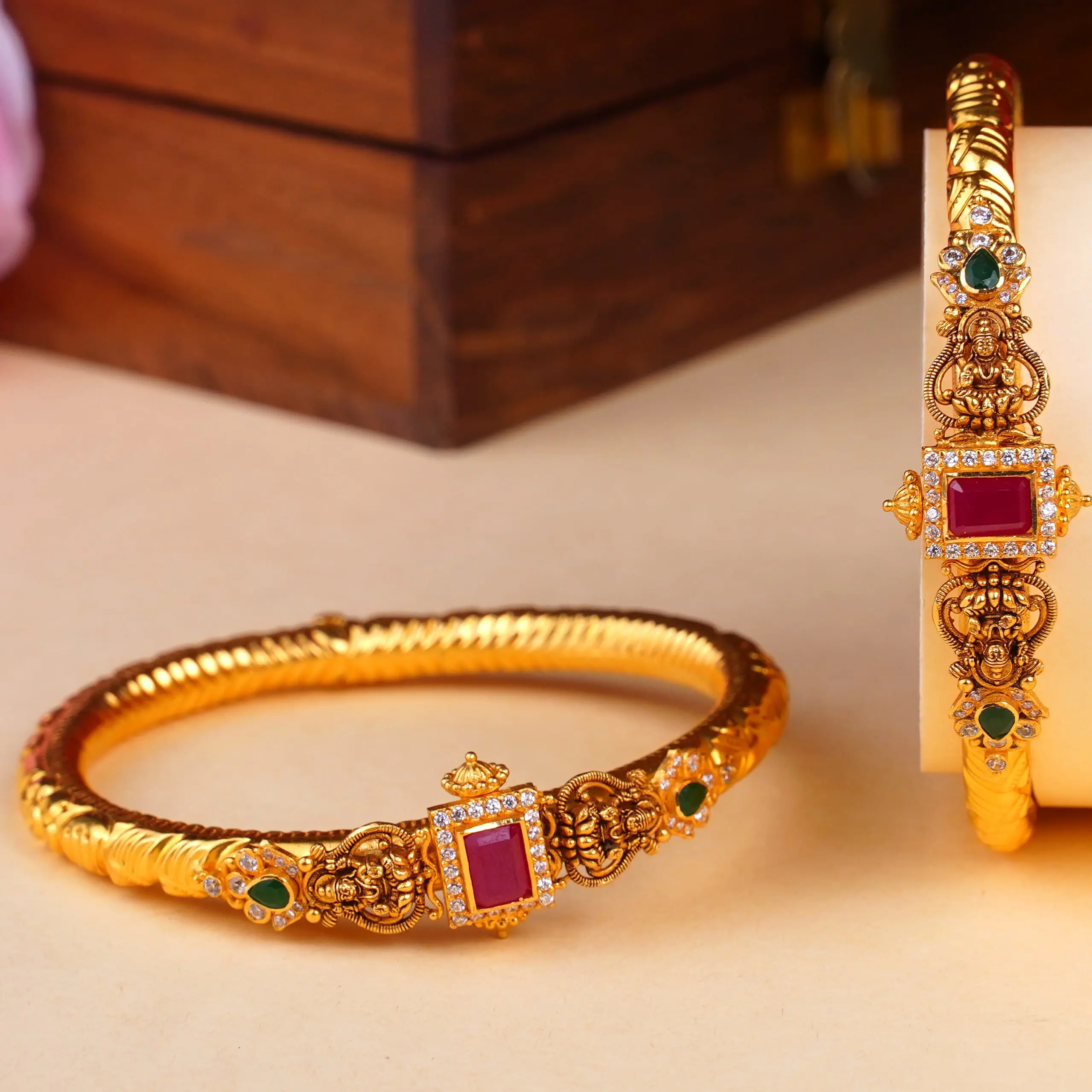 BANGLES