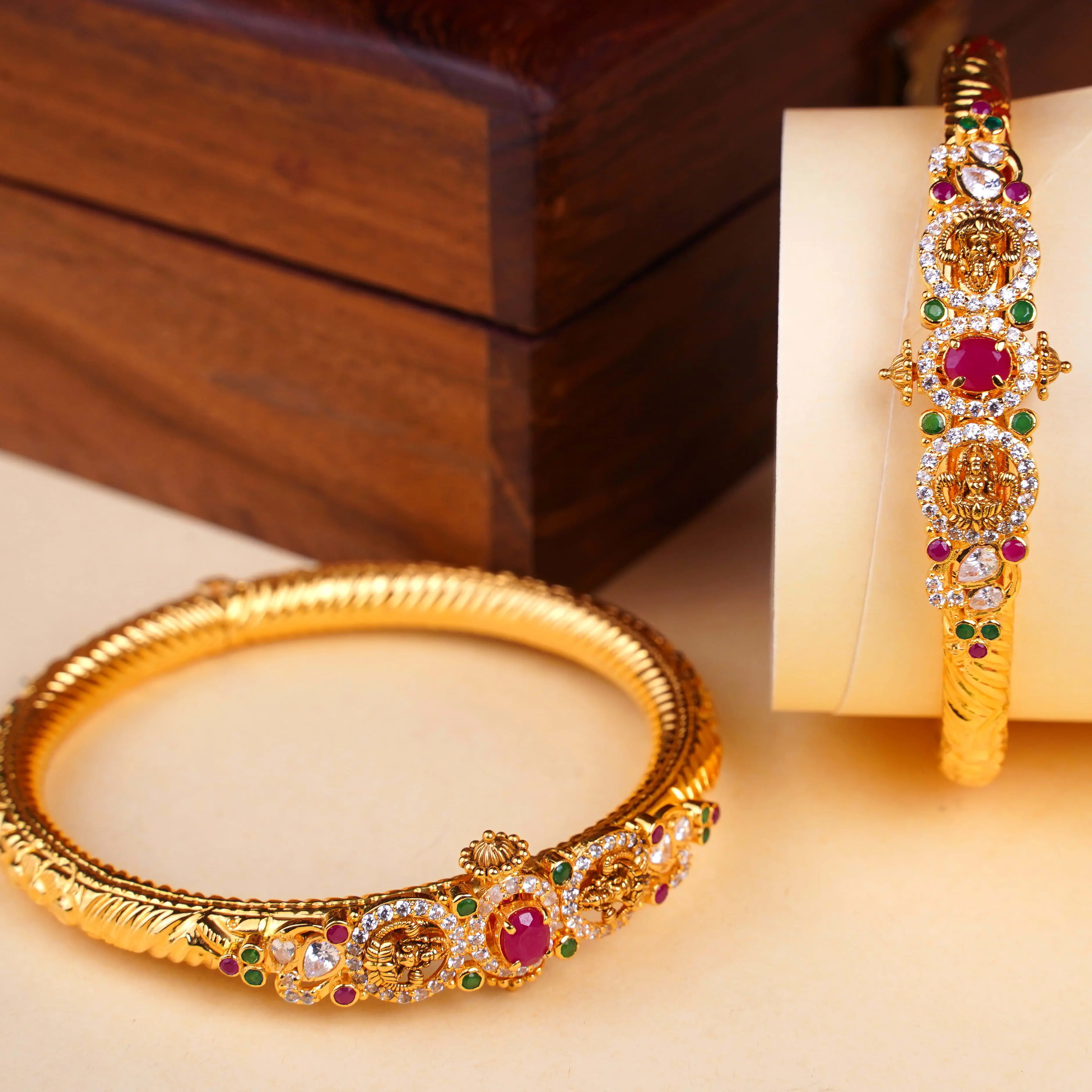BANGLES
