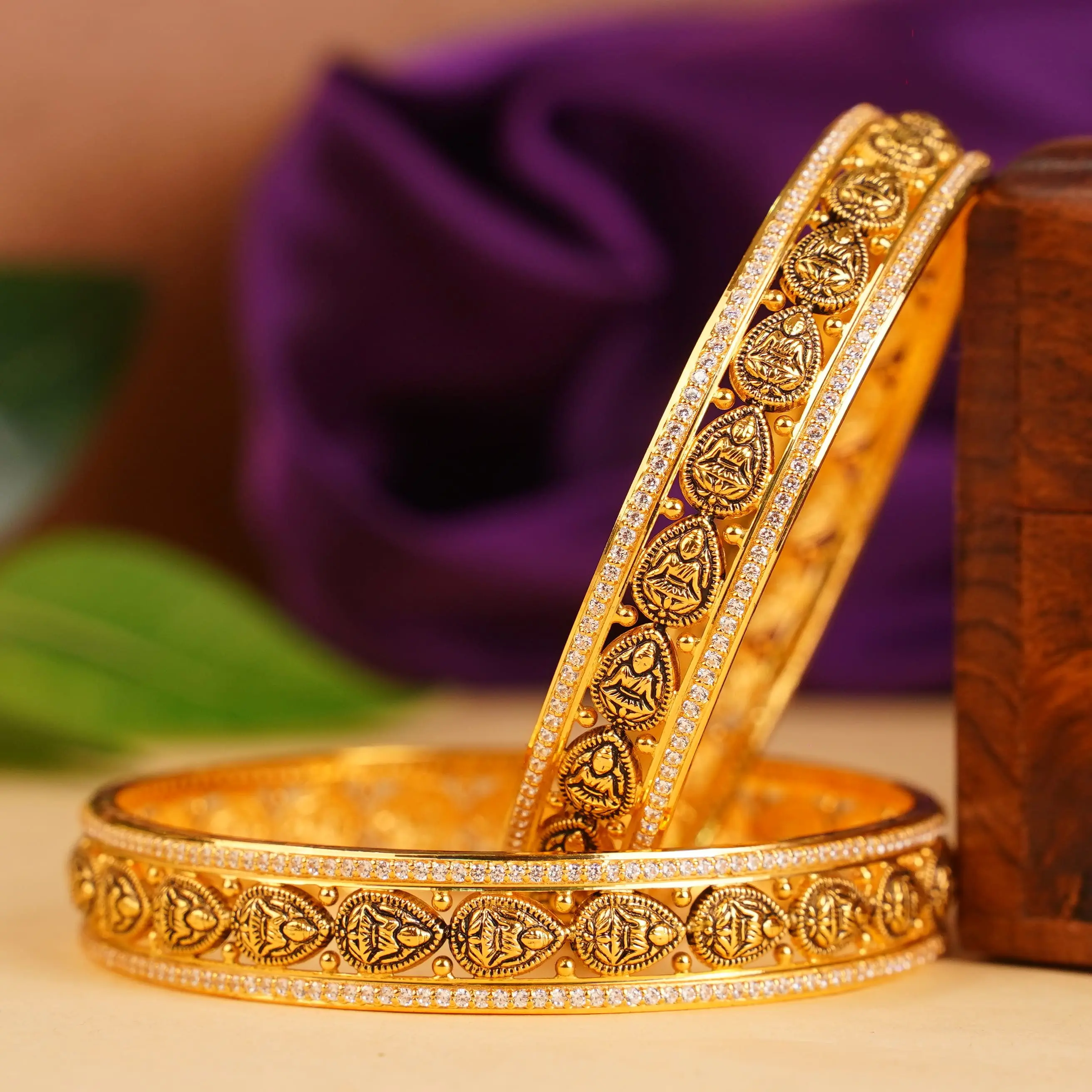 BANGLES