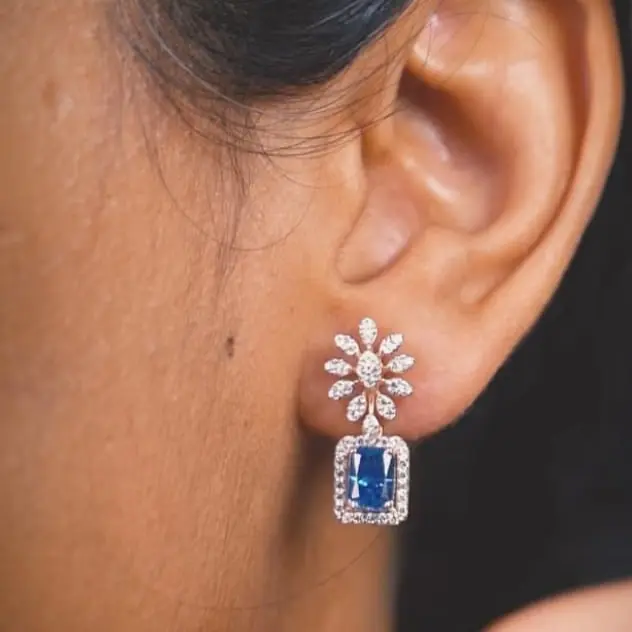 18kt Ear Tops
