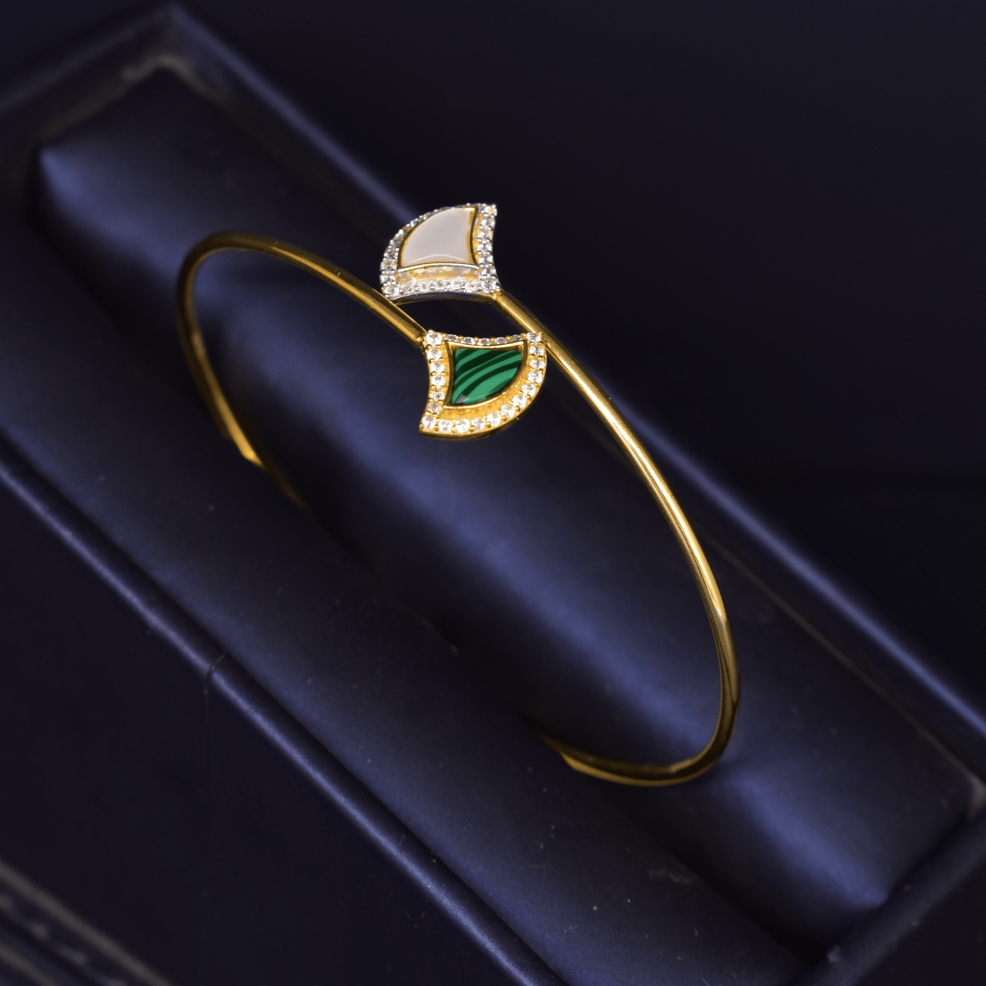 flexible women's bracelet
