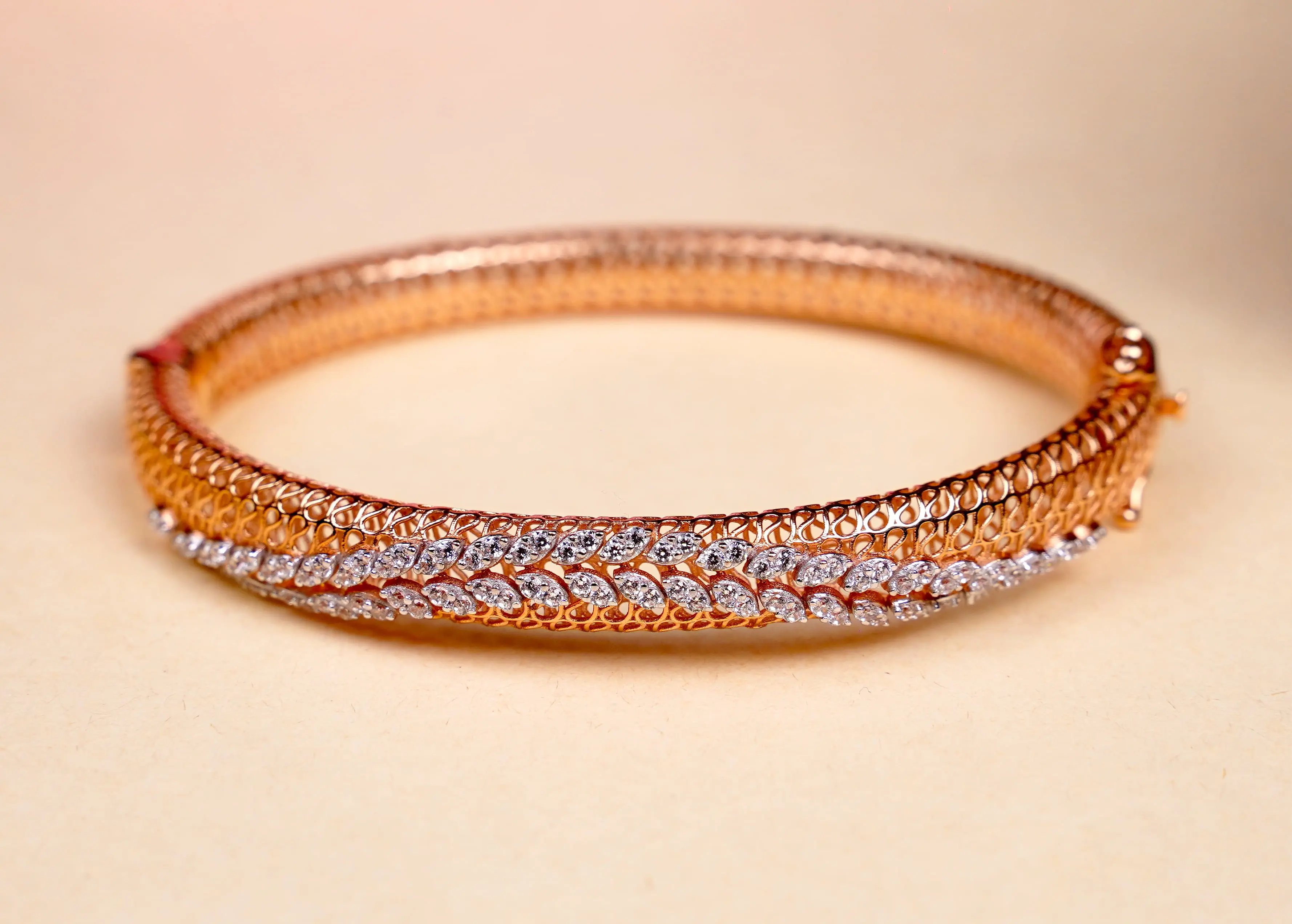 18K WOMEN BRACELET