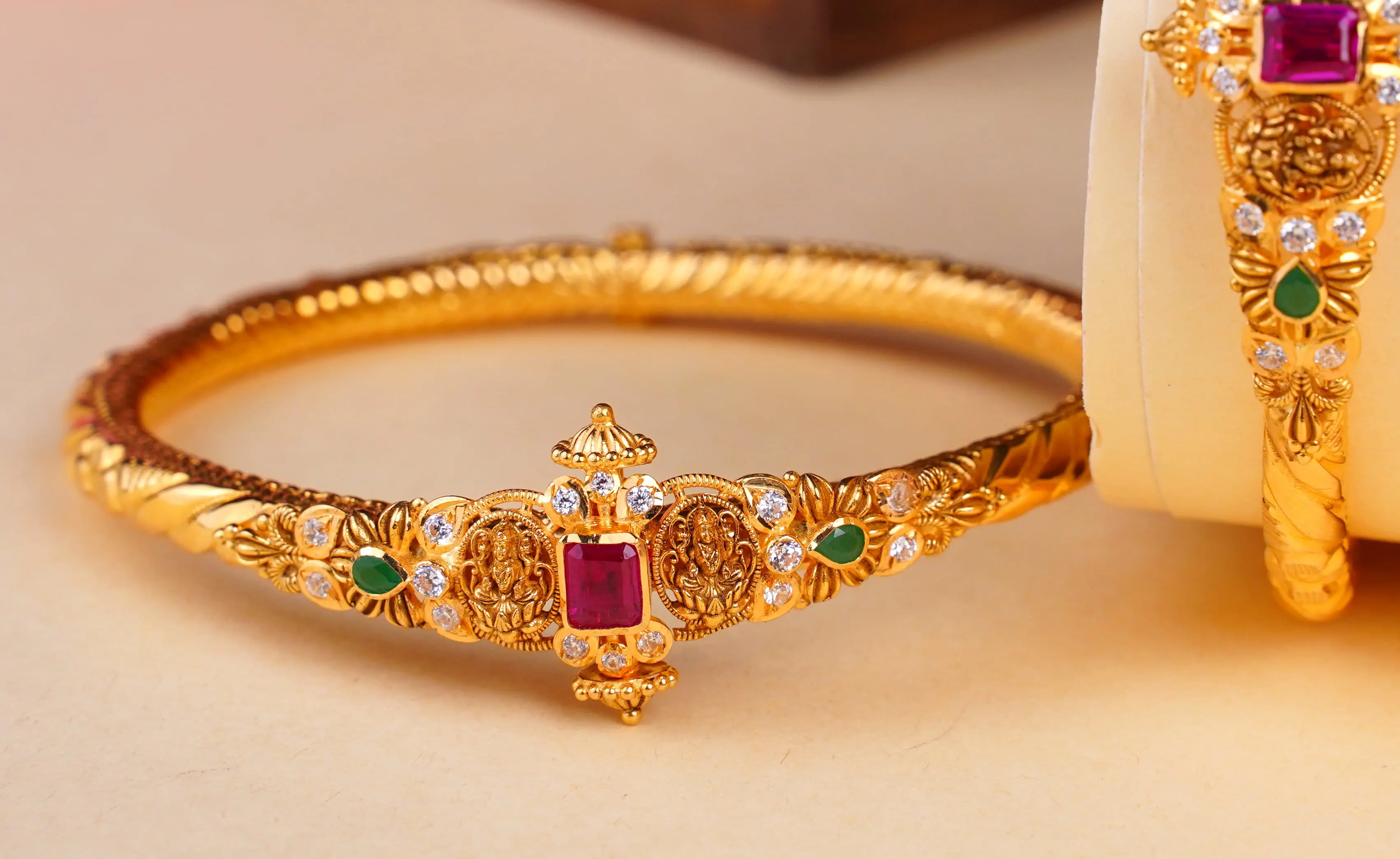 BANGLES