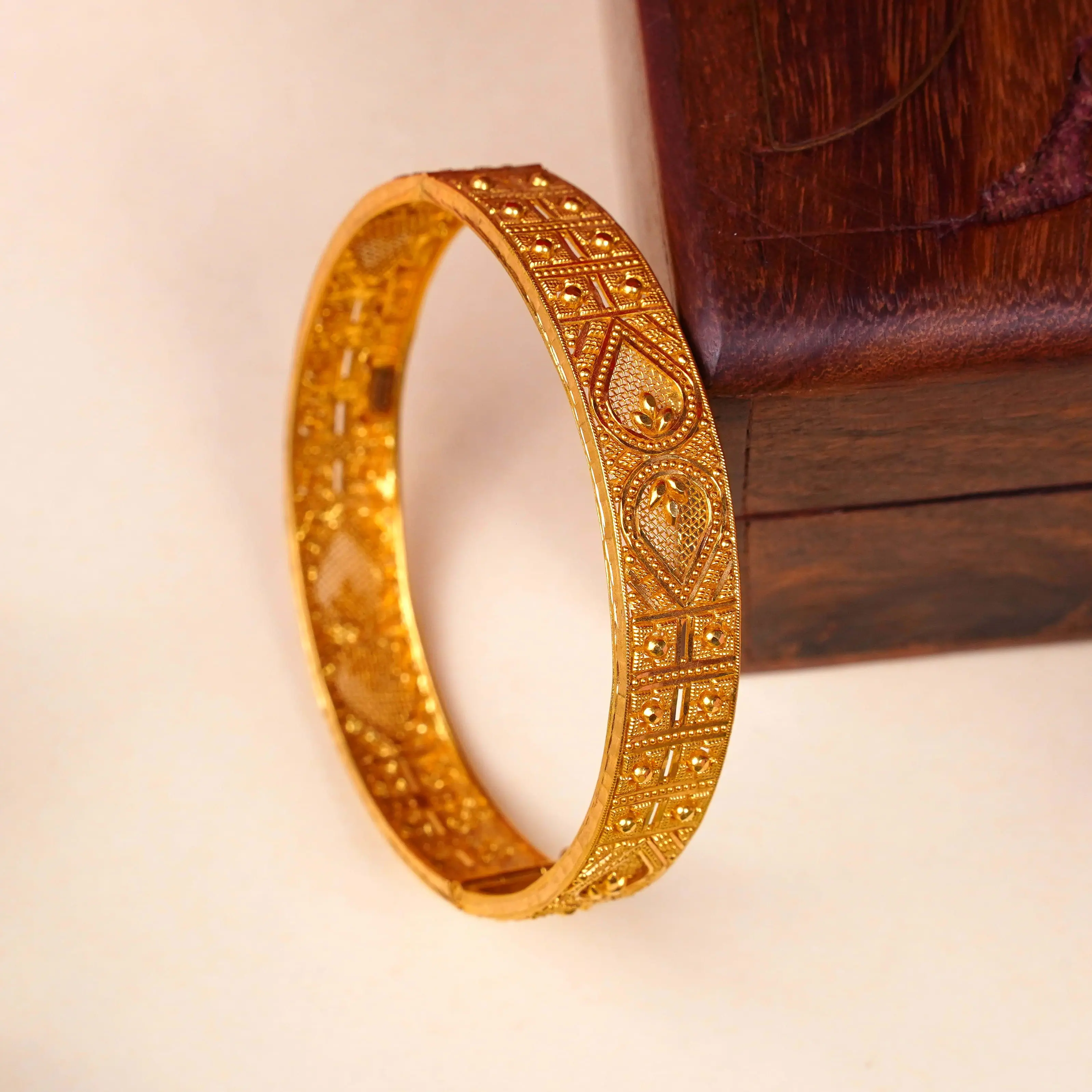 BANGLES