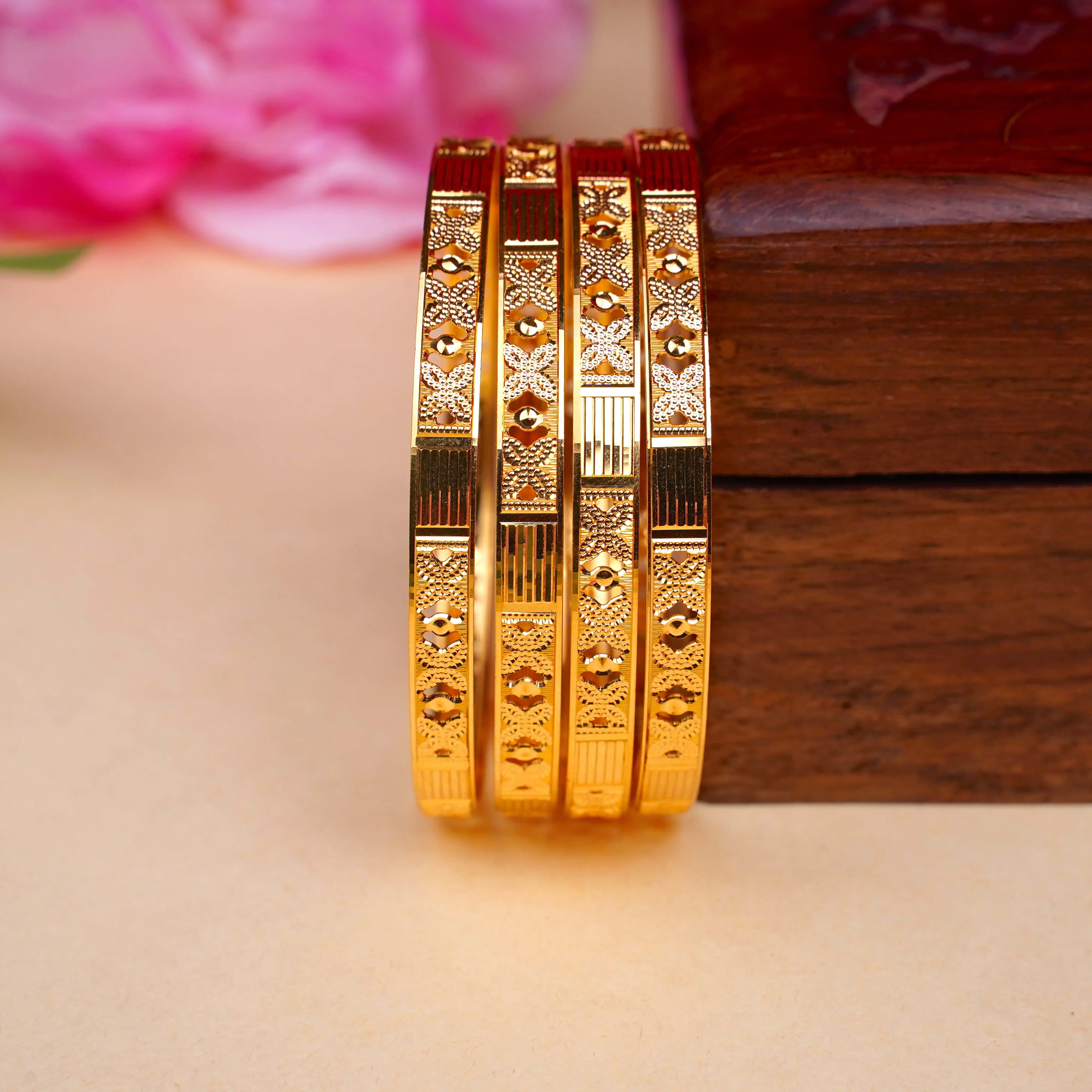 BANGLES
