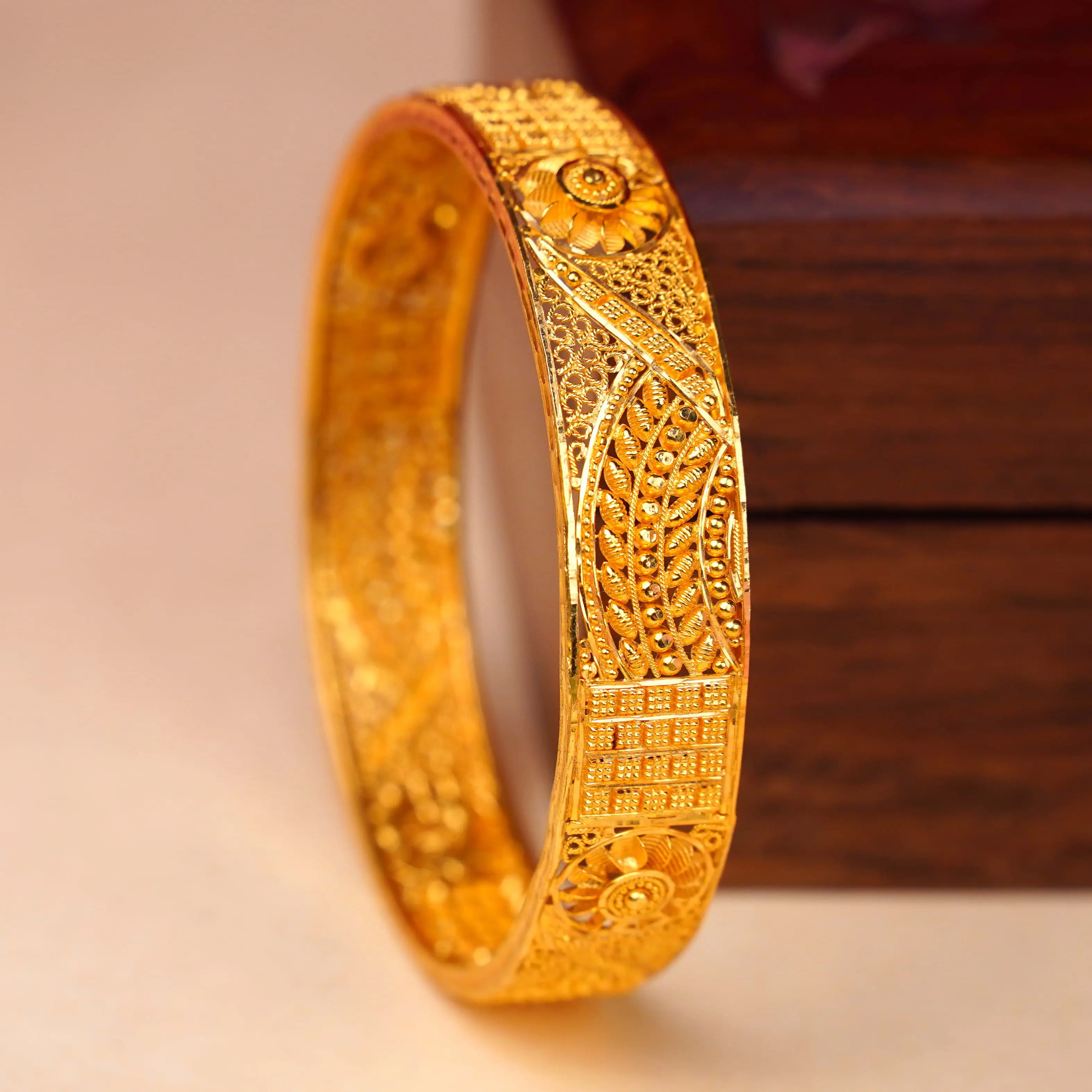 BANGLES