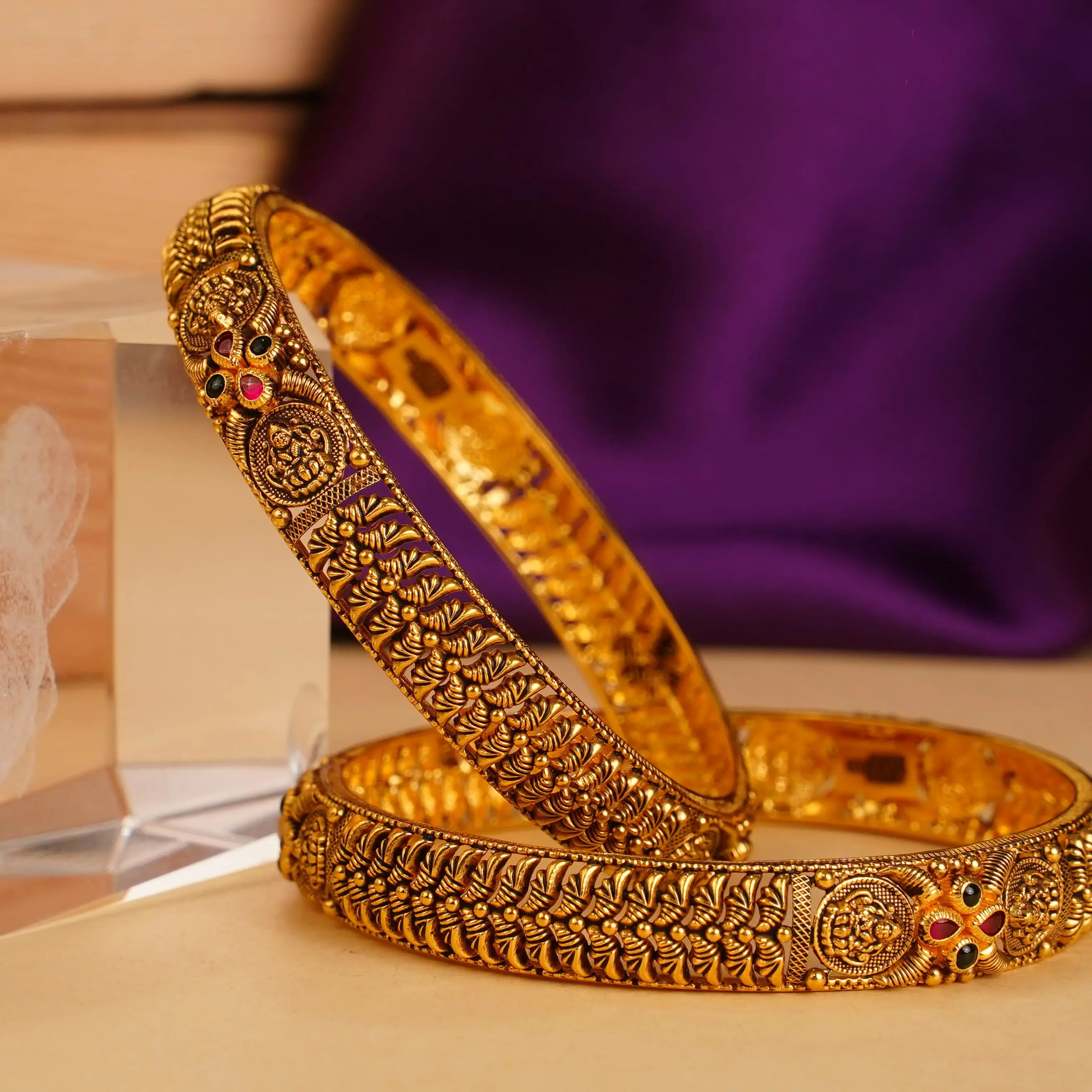 BANGLES