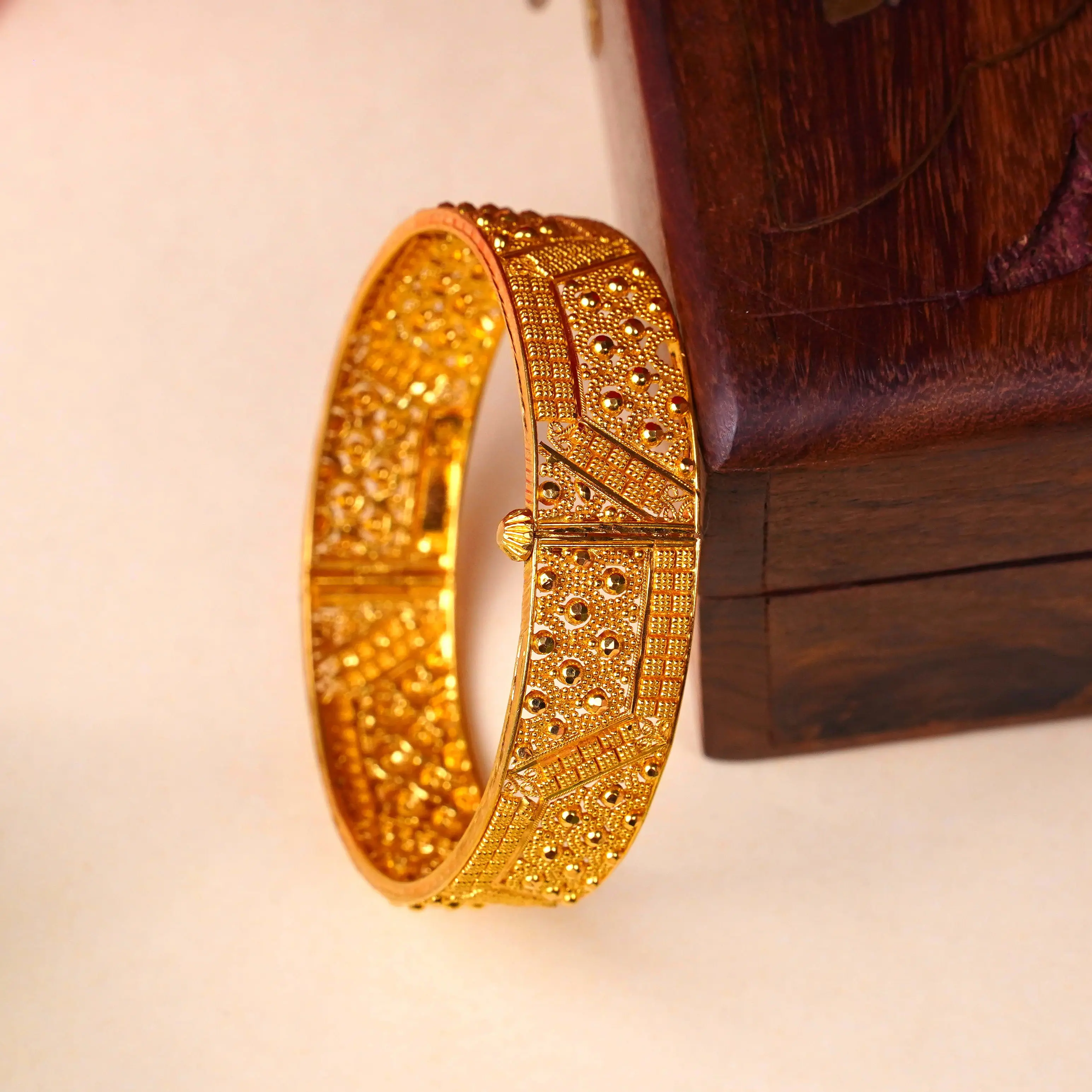 BANGLES