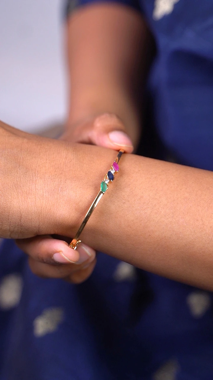 BRACELET