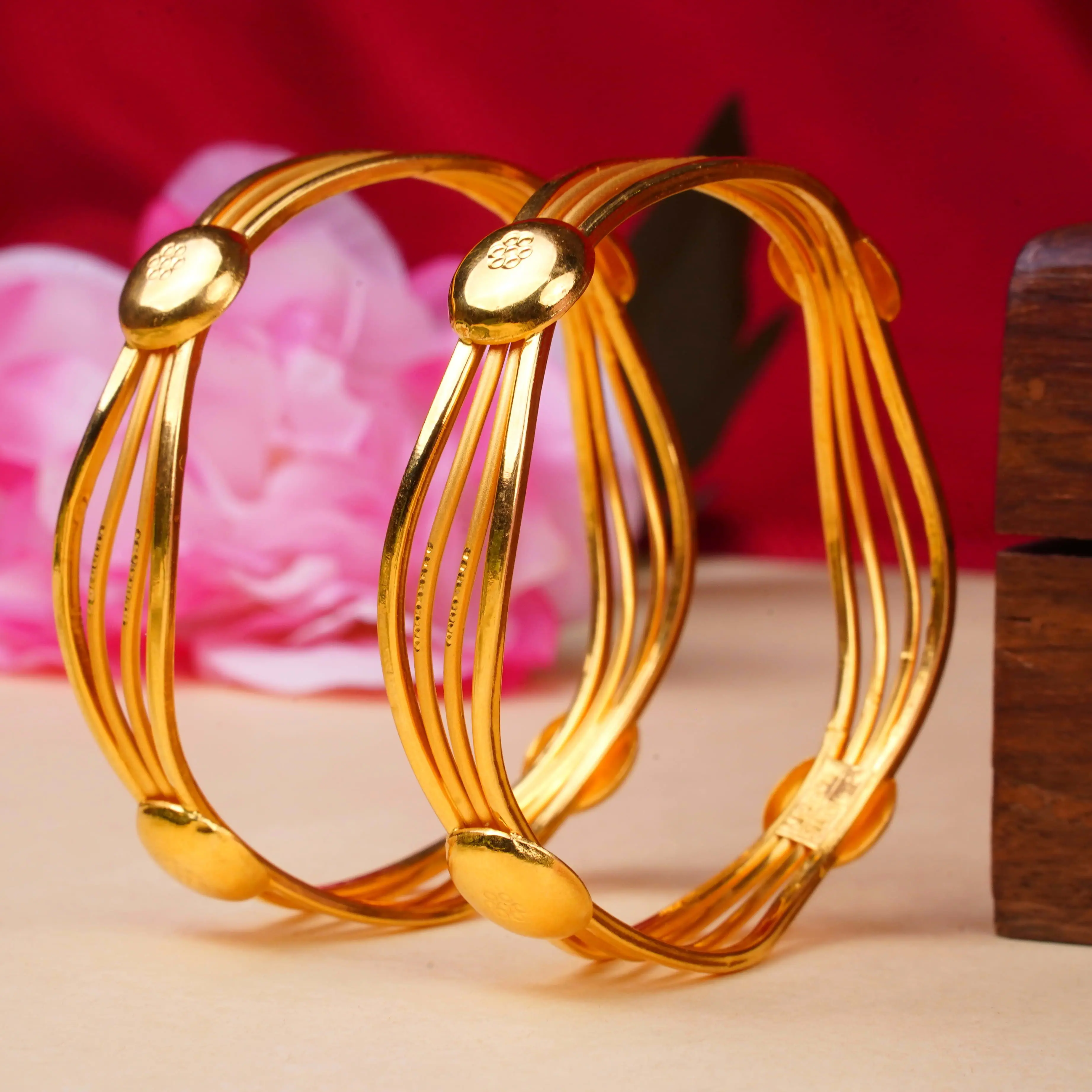 BANGLES