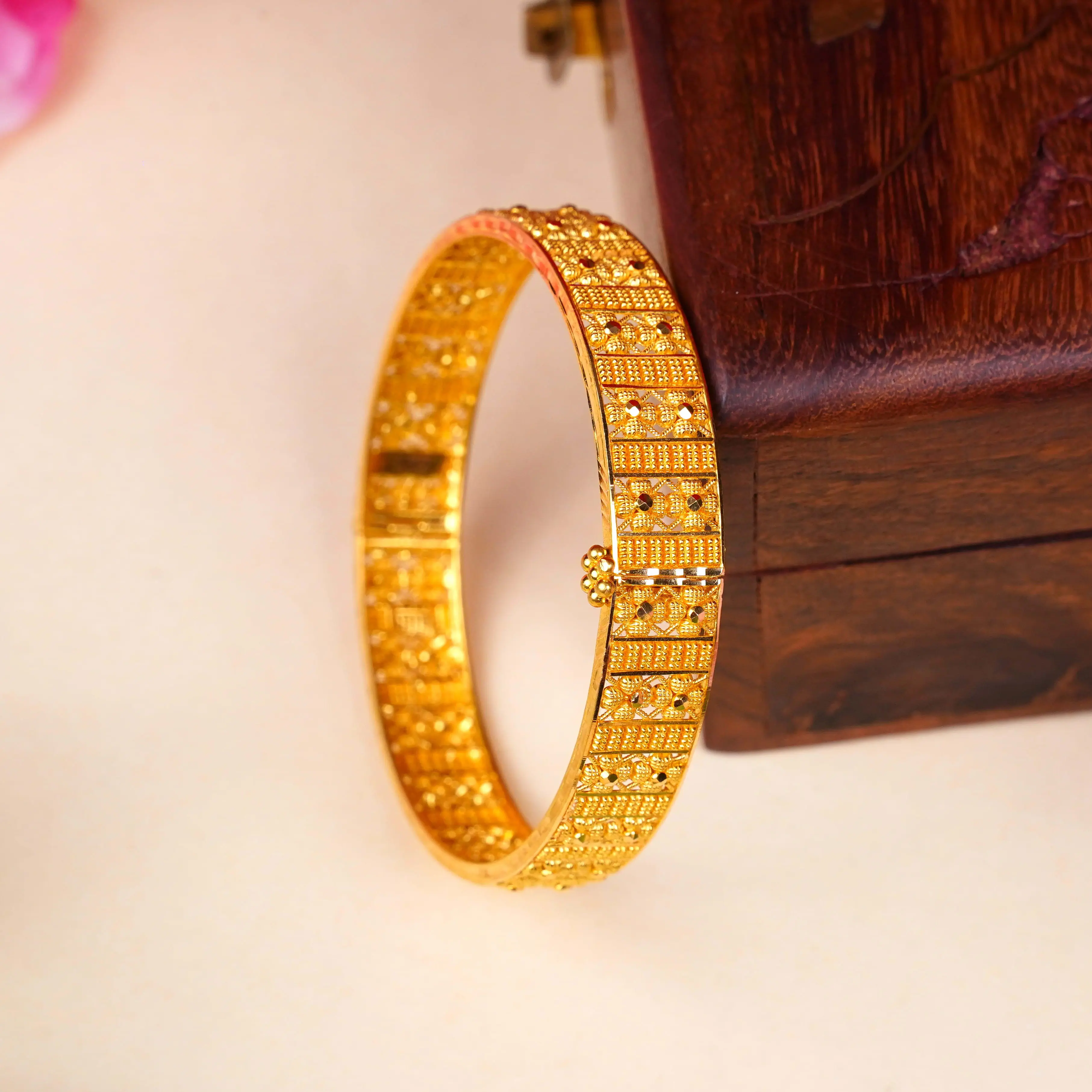 BANGLES