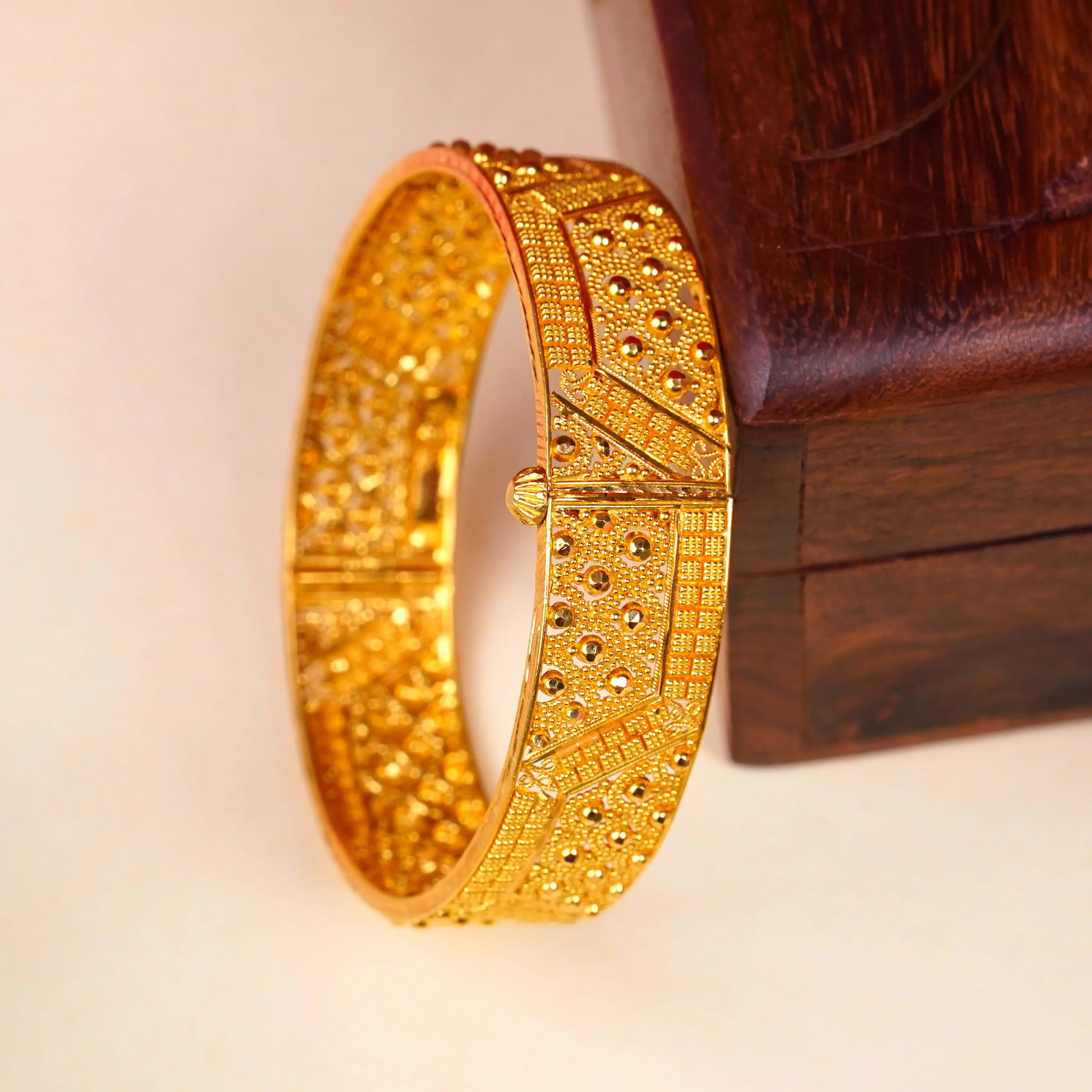 BANGLES