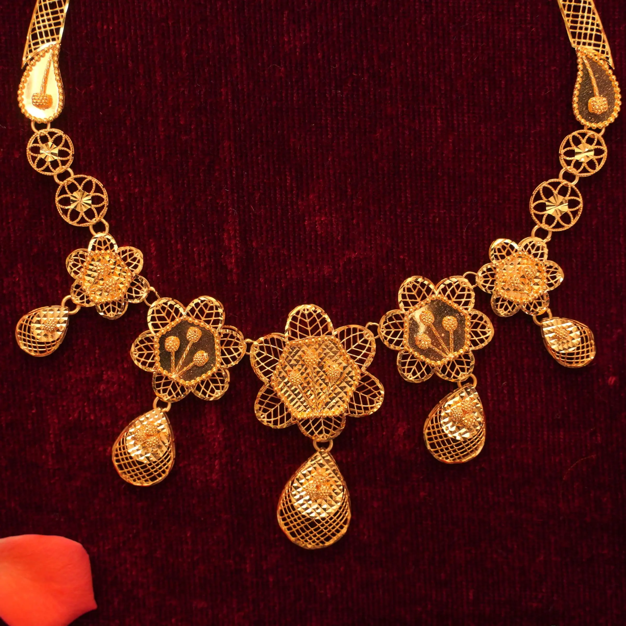 NECKLACE