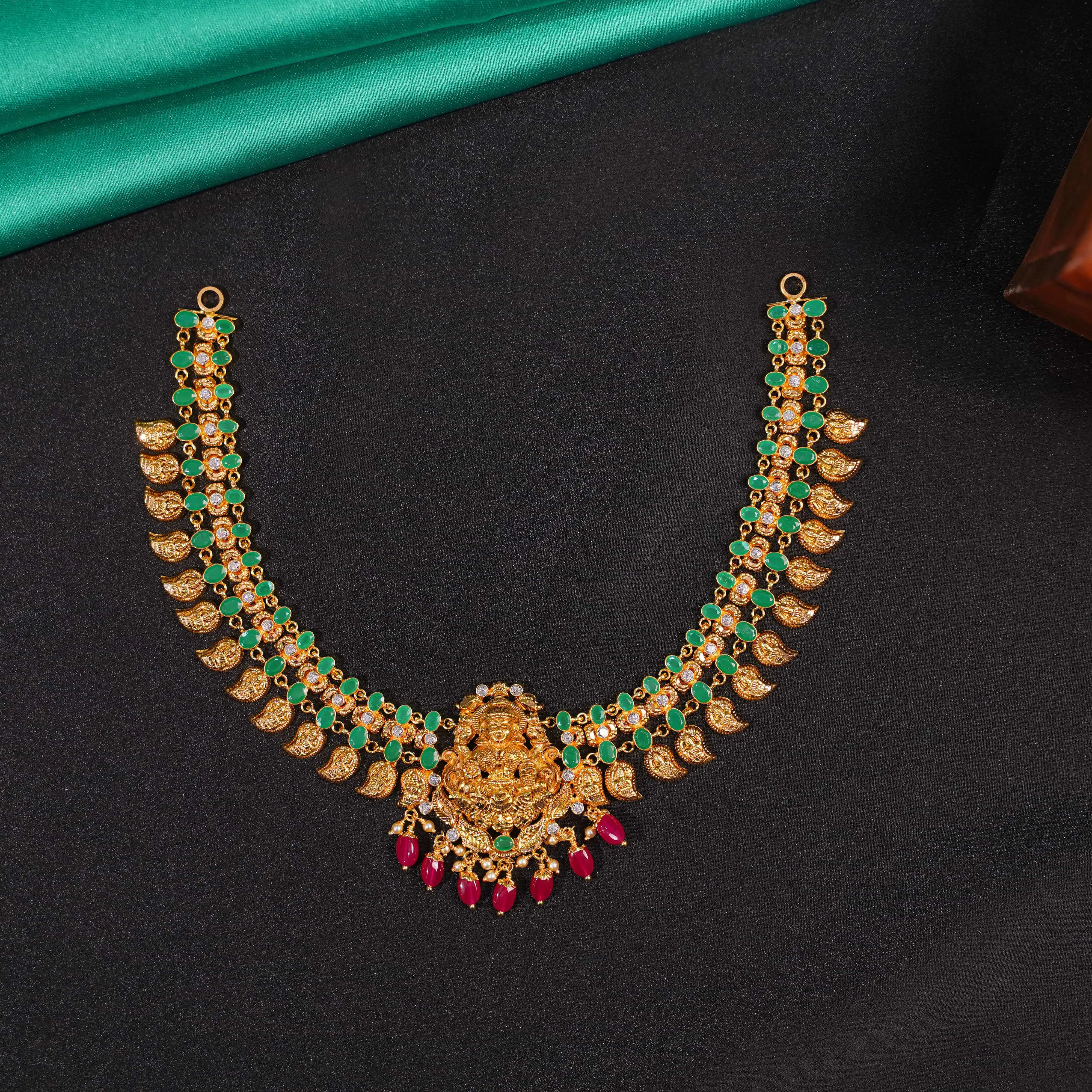 STONE NECKLACE