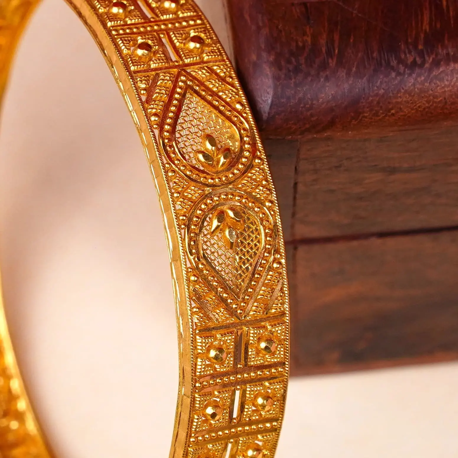 BANGLES