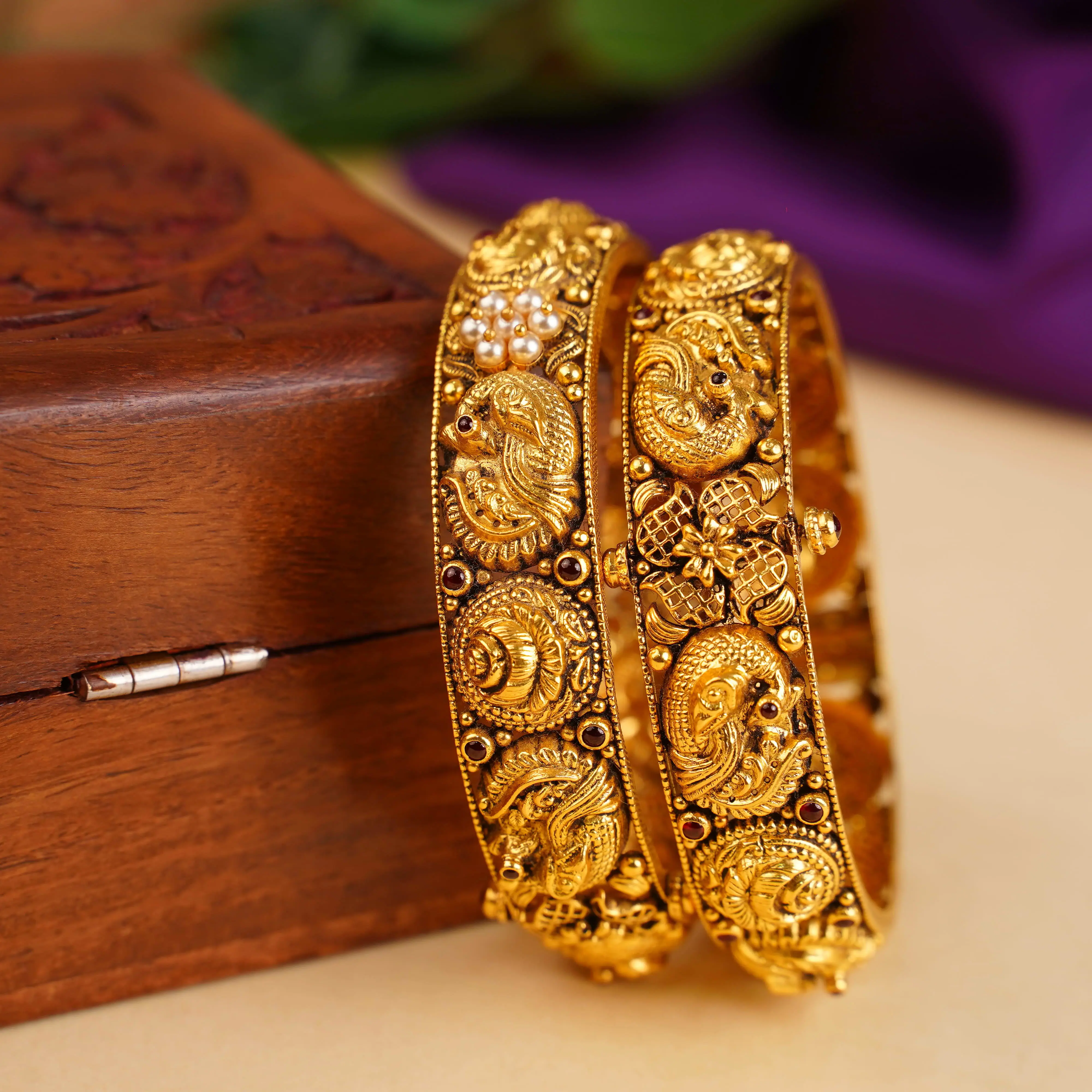 BANGLES