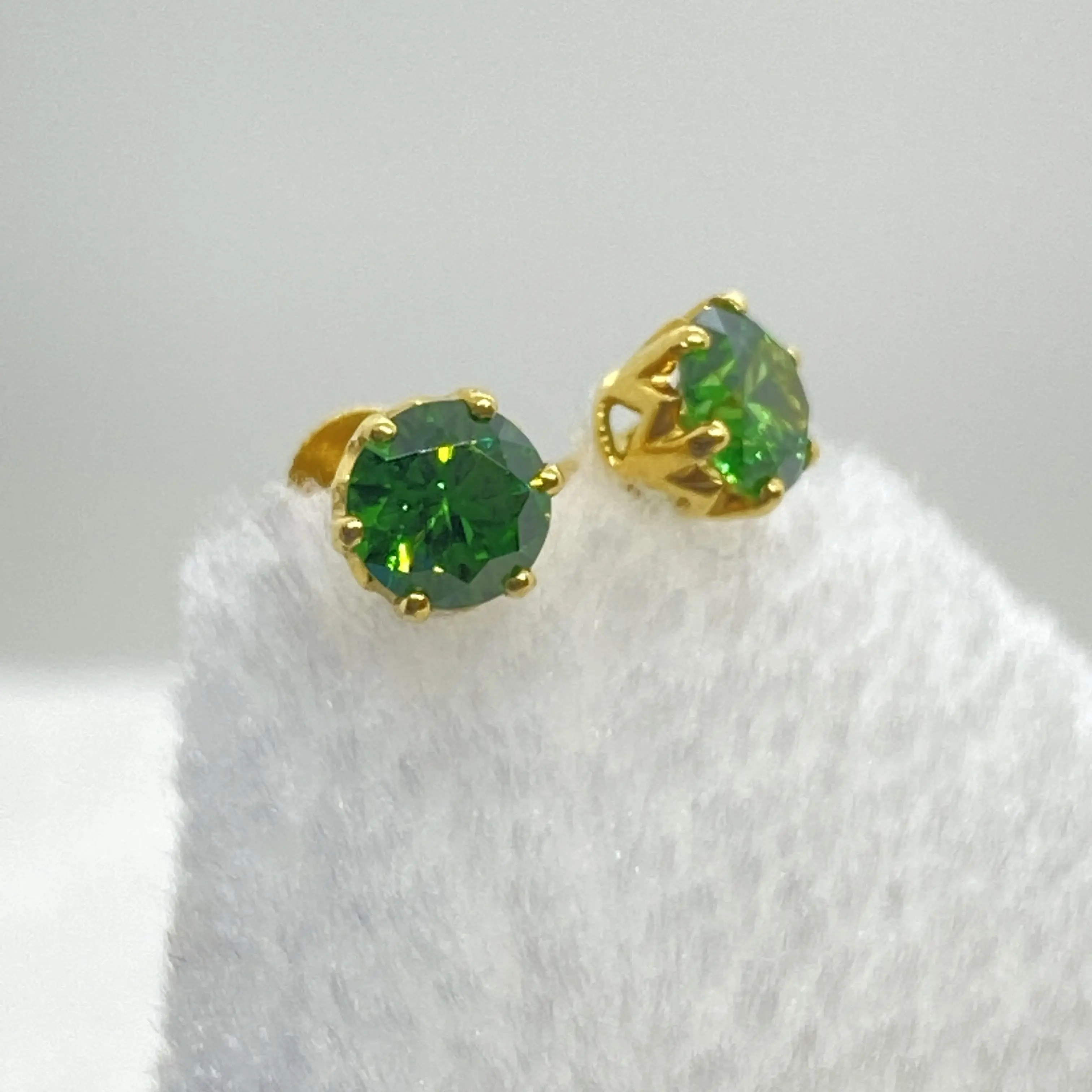 Fancy Exclusive Green Stone Studs Gj0163