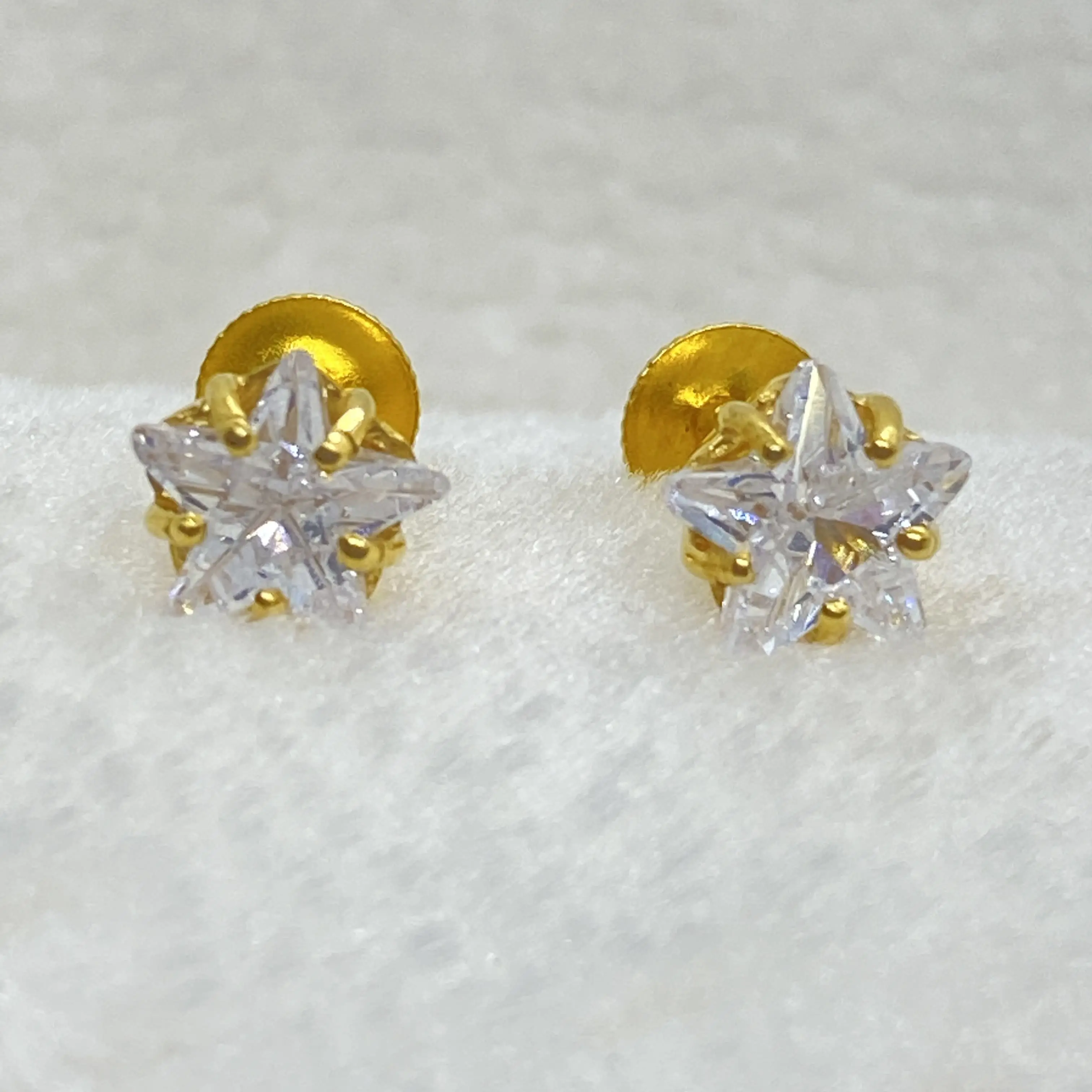 Fancy Star Diamond Finish Cz Stone Studs Gj0162