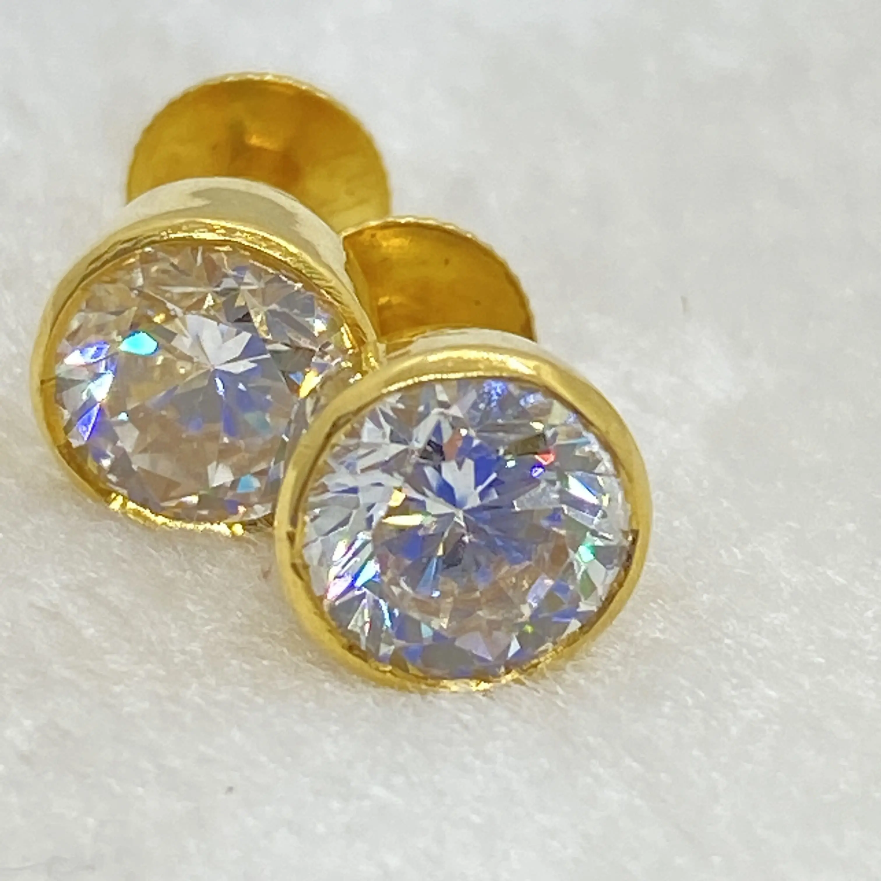 Fancy Diamond Finish Cz Stone Studs Gj160