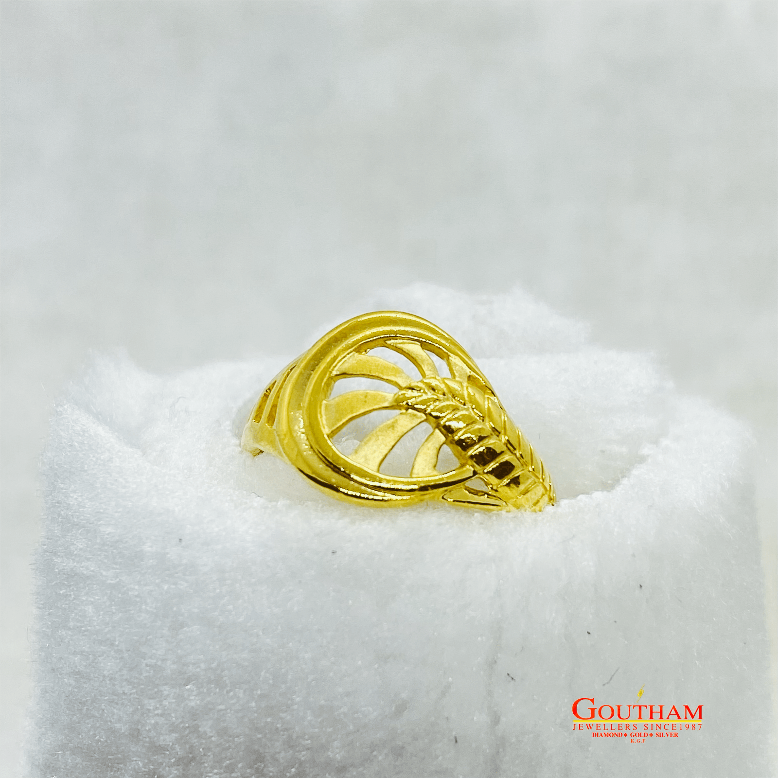Fancy Emerald Casting Ring Gj0243