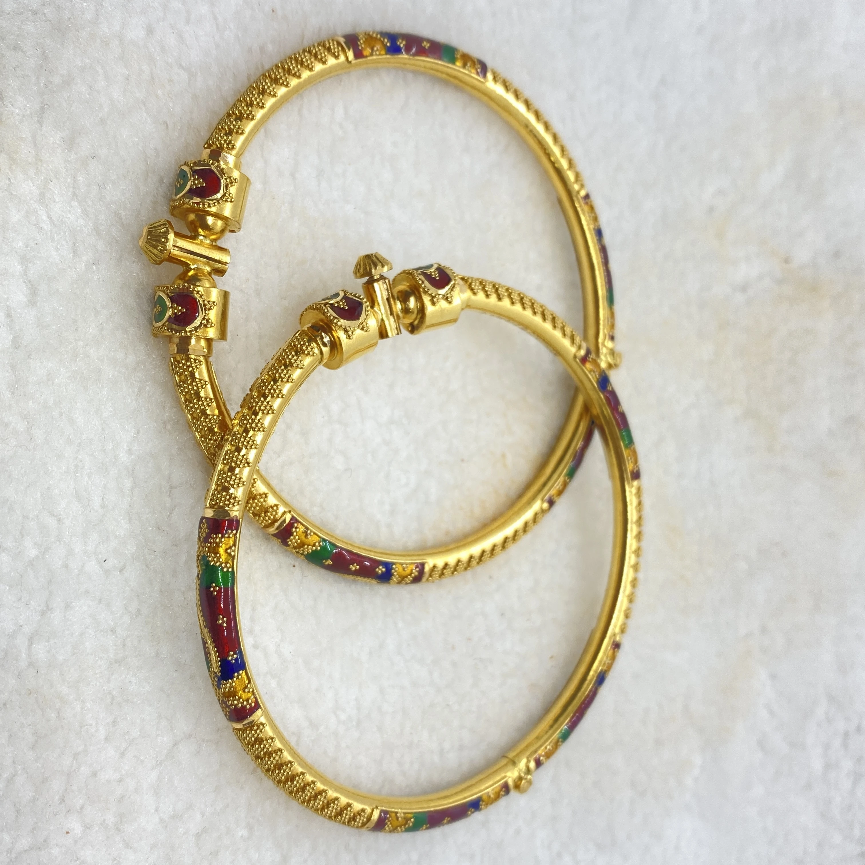 Fancy Enamel Screw Kada Bangle Gj0042