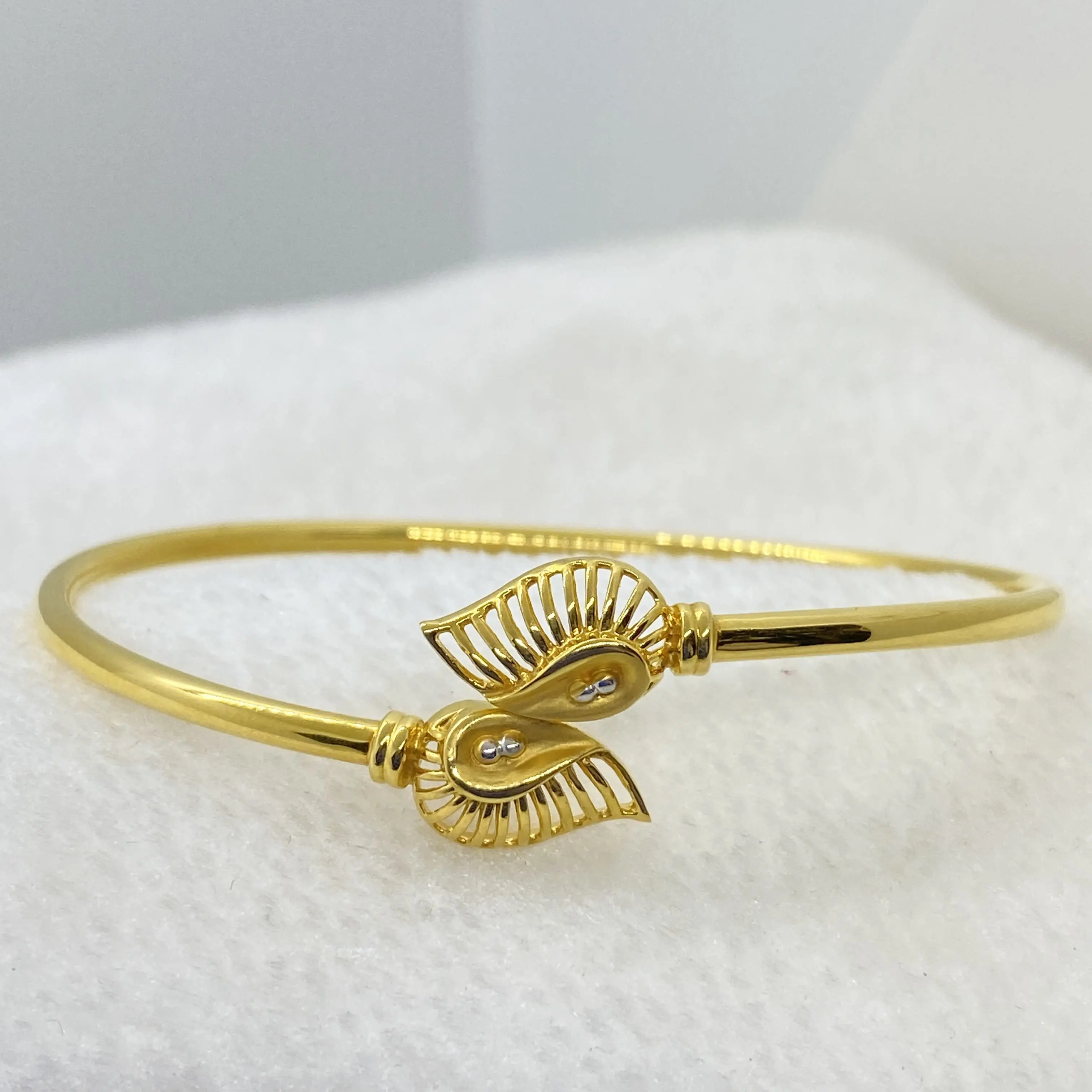 Fancy Leaf Bypass Kada Bangle Gj0150
