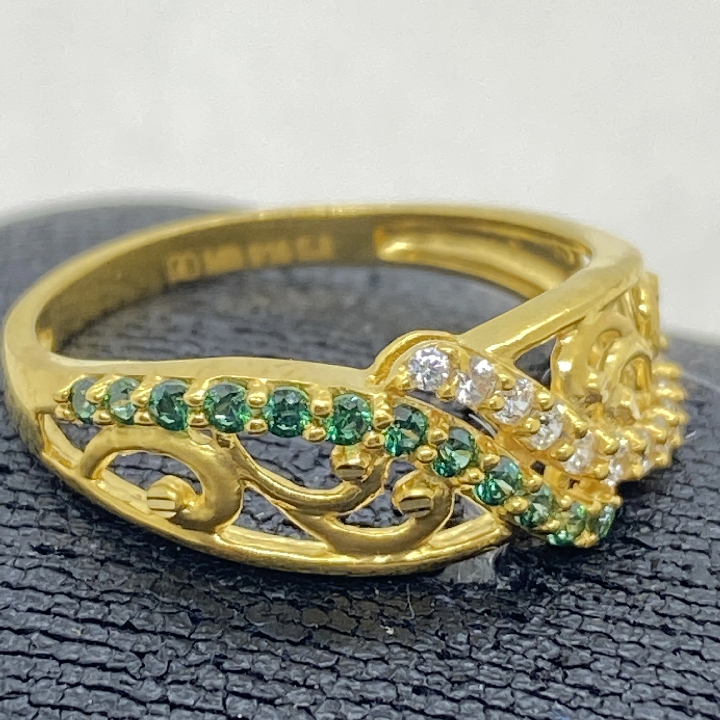 Fancy Emerald Cz Stone Ladies Ring Gj0135
