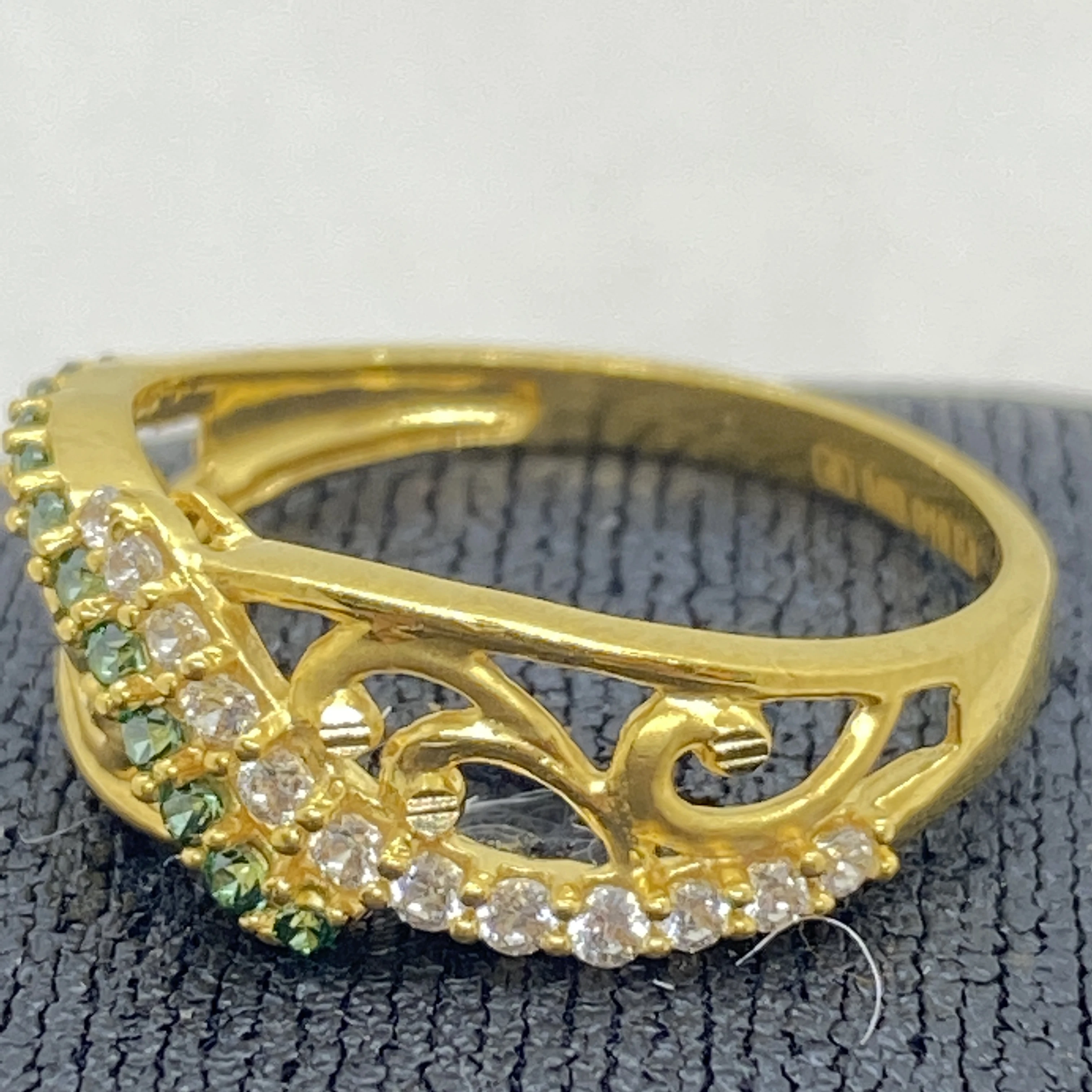 Fancy Emerald Cz Stone Ladies Ring Gj0135