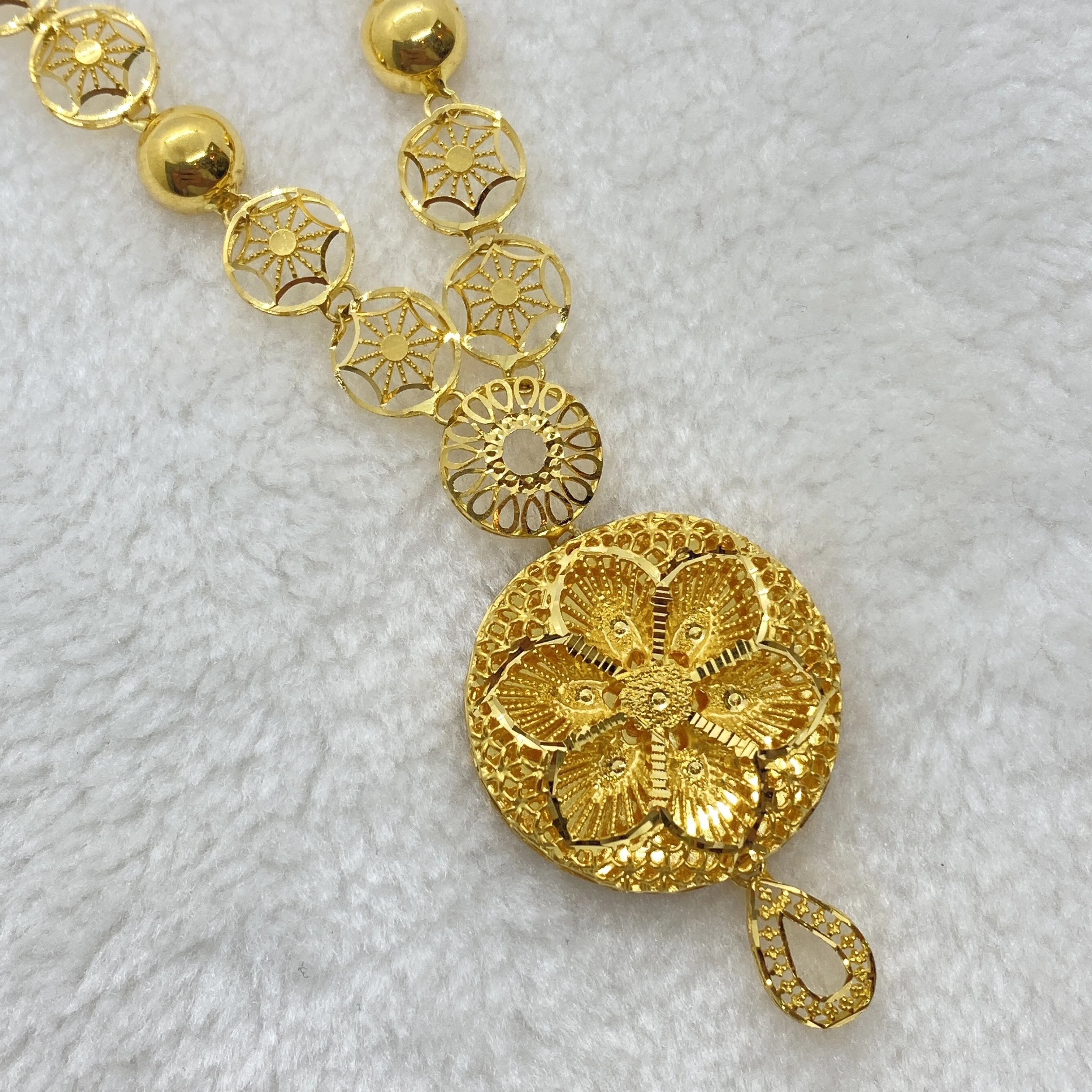 Fancy Turkeys Necklace Gj37