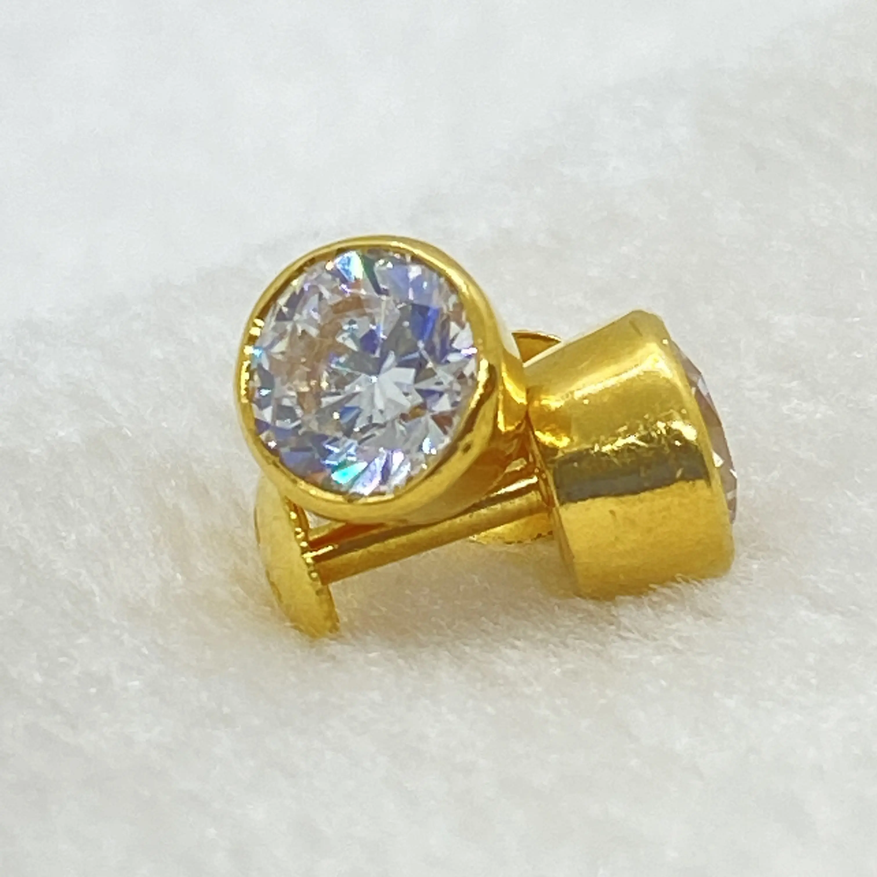 Fancy Diamond Finish Cz Stone Studs Gj160