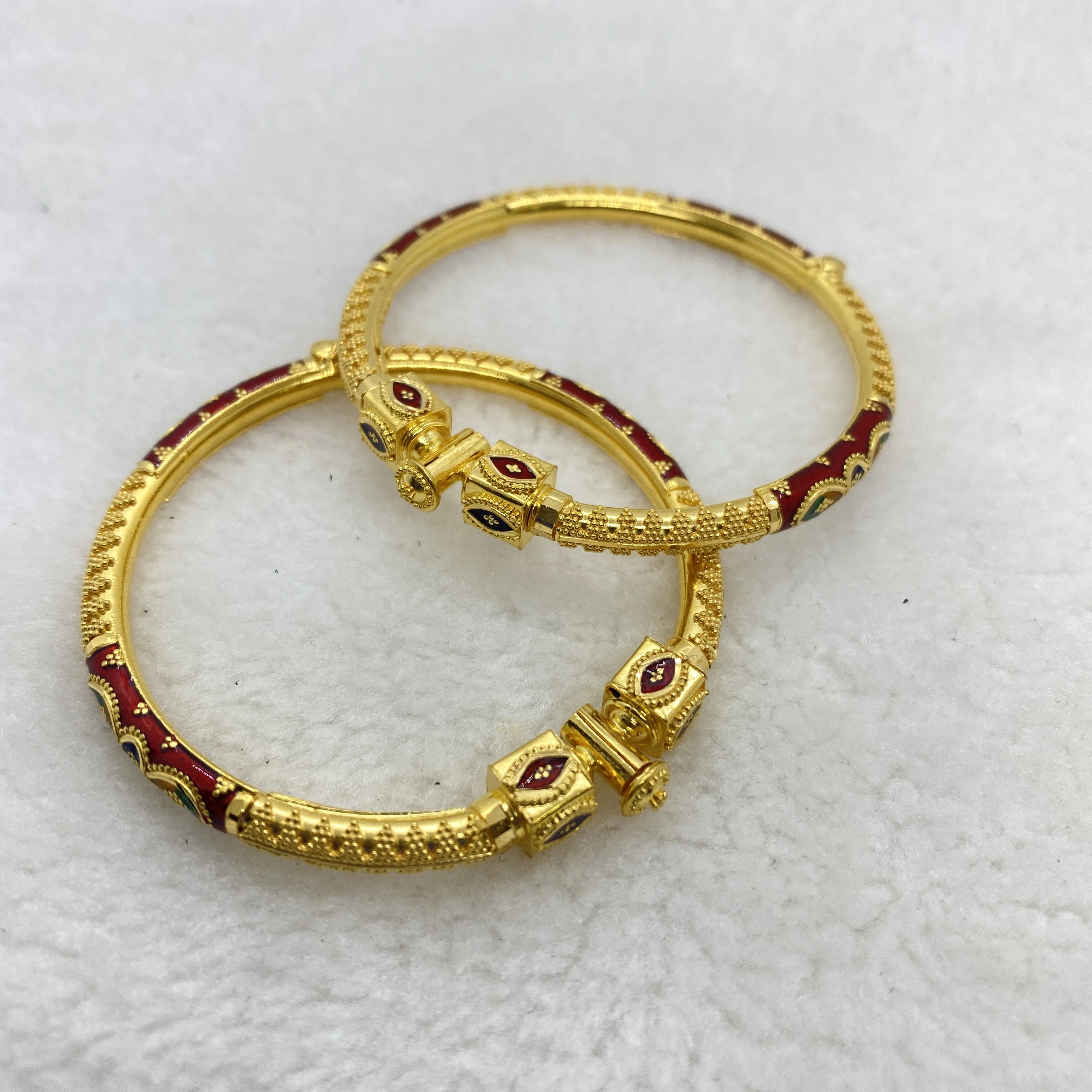 Fancy Baby Enamel Screw Kada Bangle Gj0124