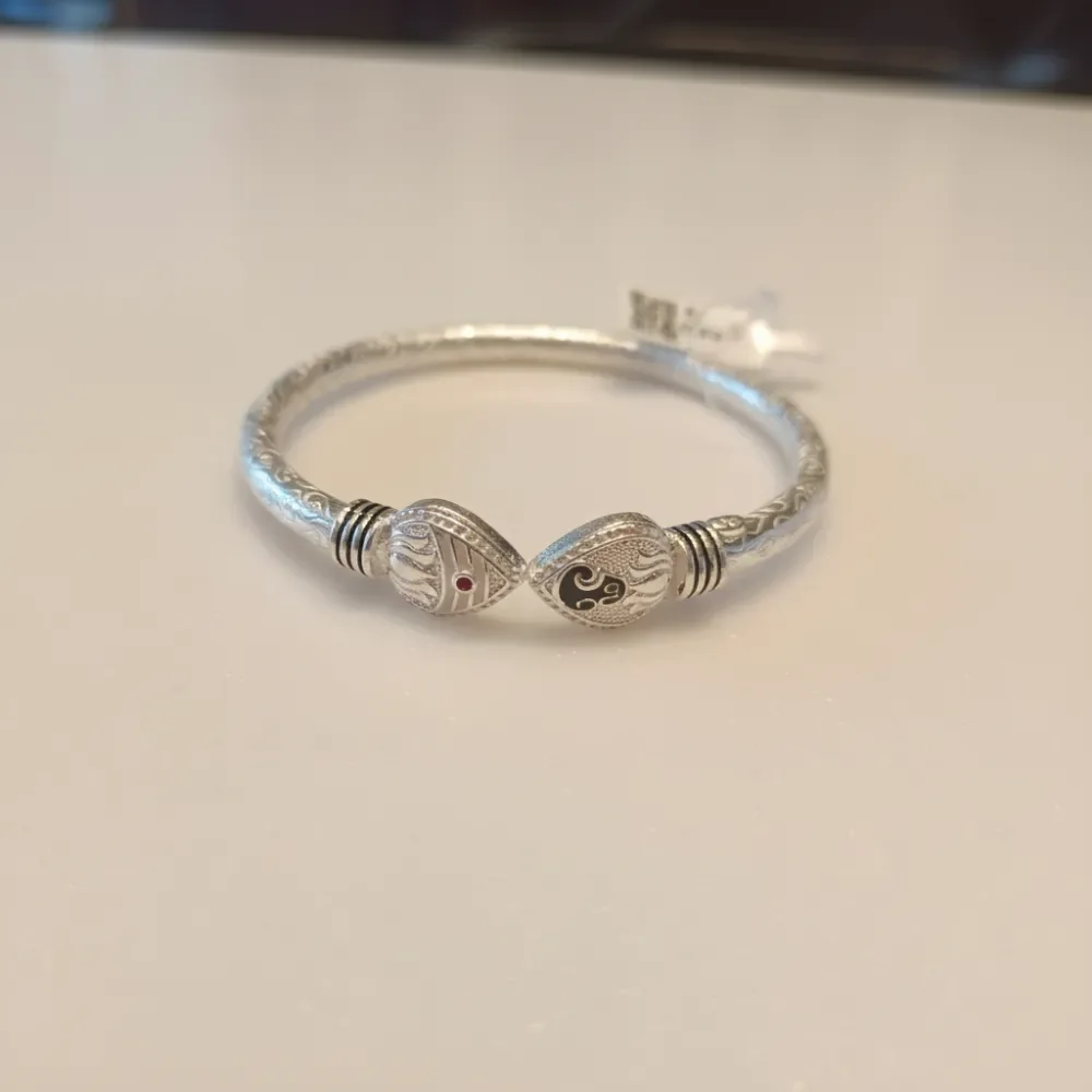 OM and Vel with Lotus Kada