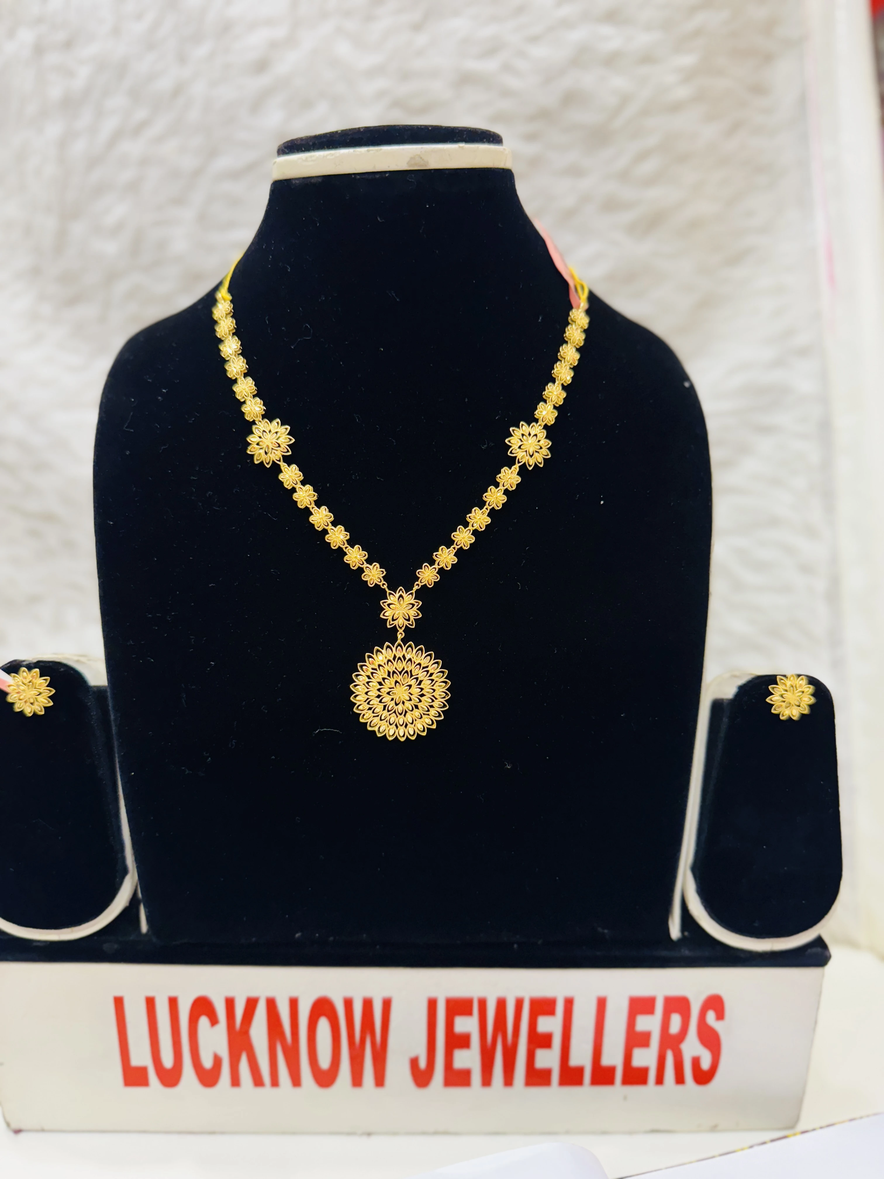 Light Weight Exclusive Designer Necklace