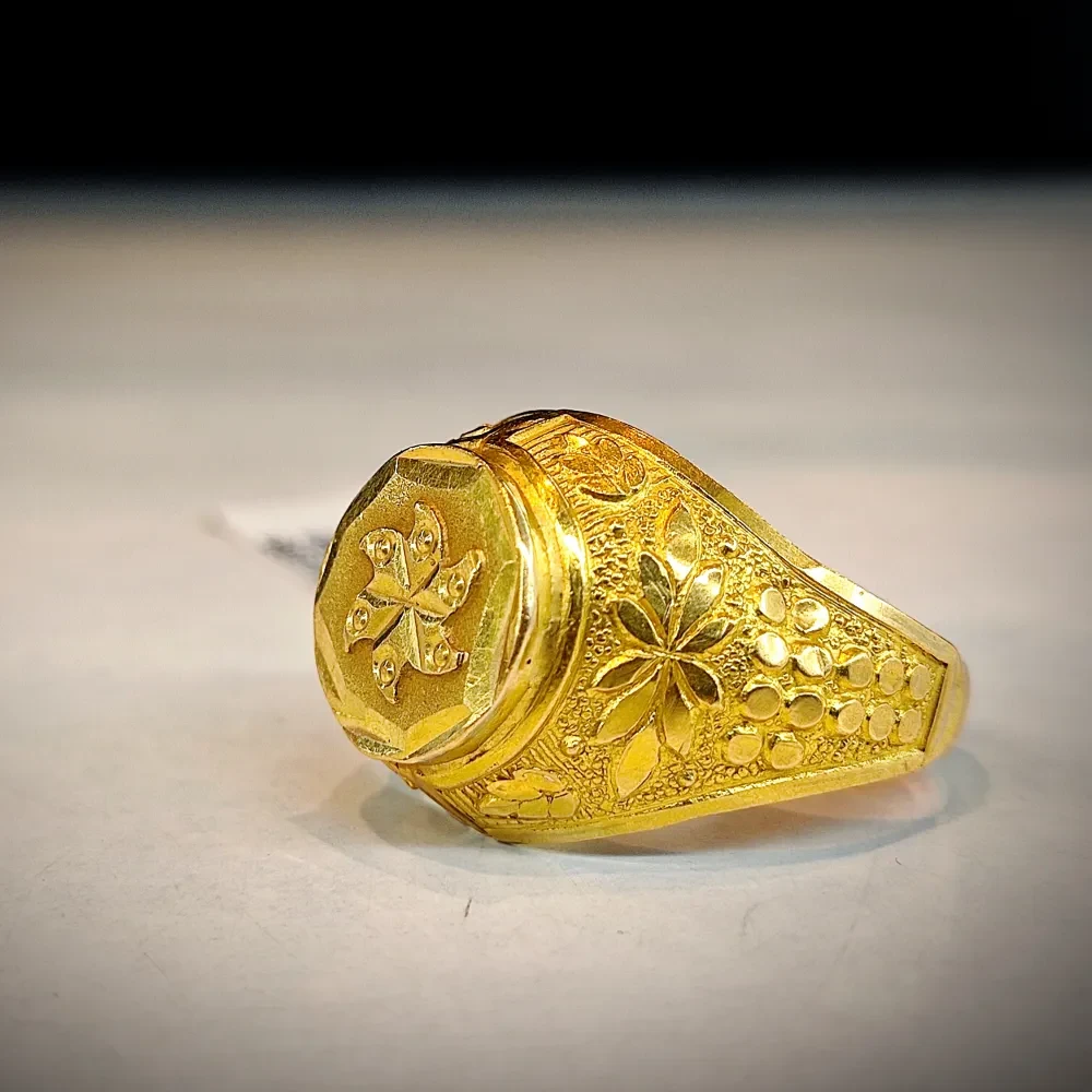 Shankh Pattern Gents Ring