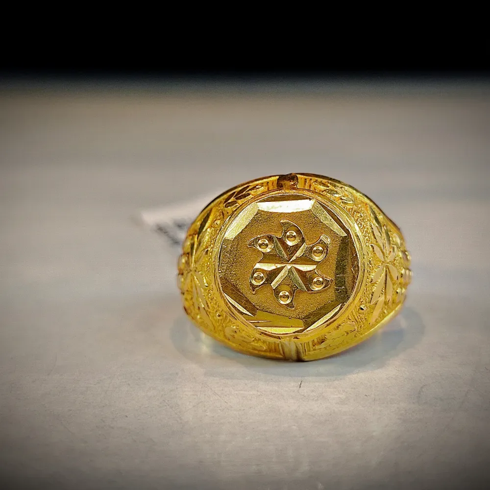 Shankh Pattern Gents Ring