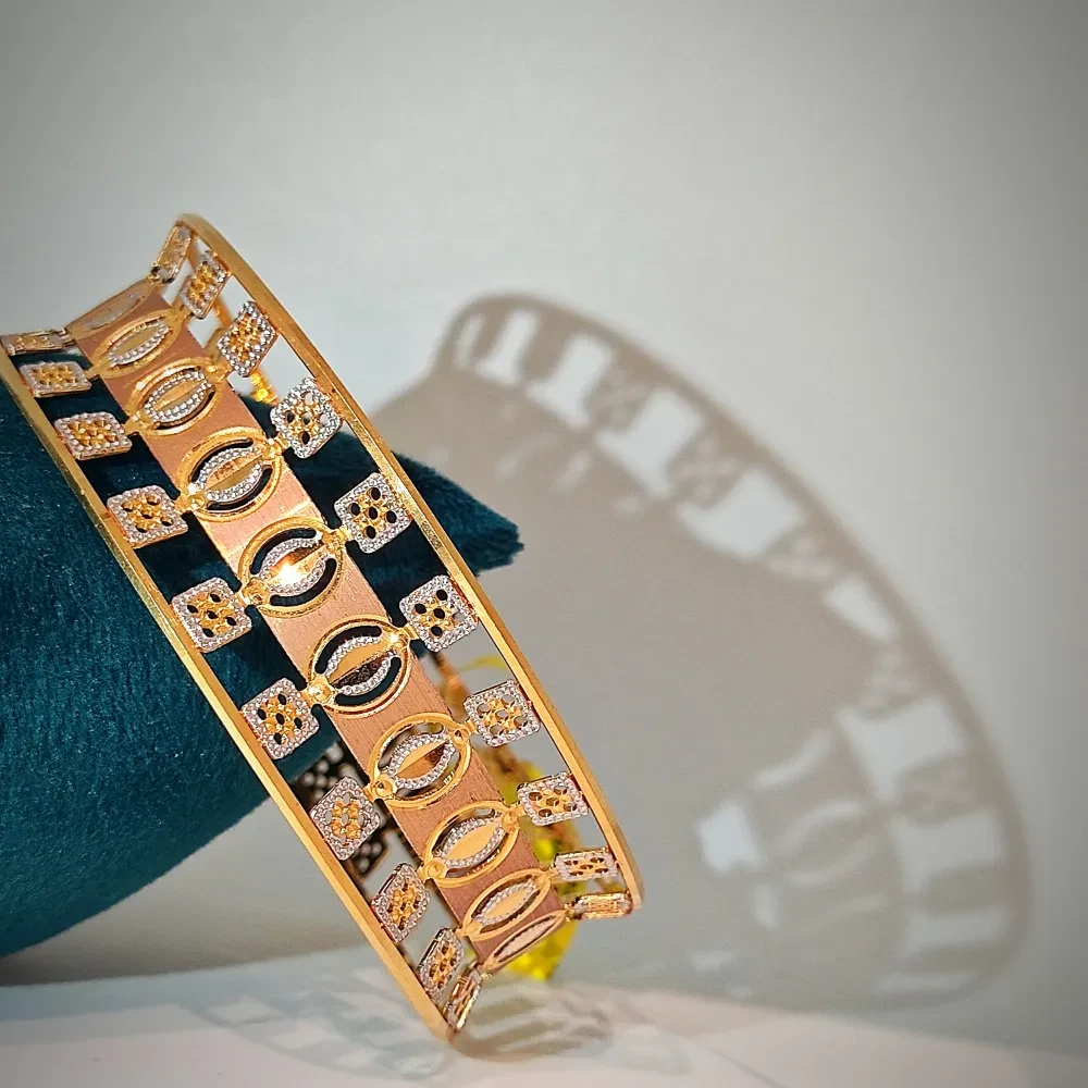 Single Hand Stylish Bangle