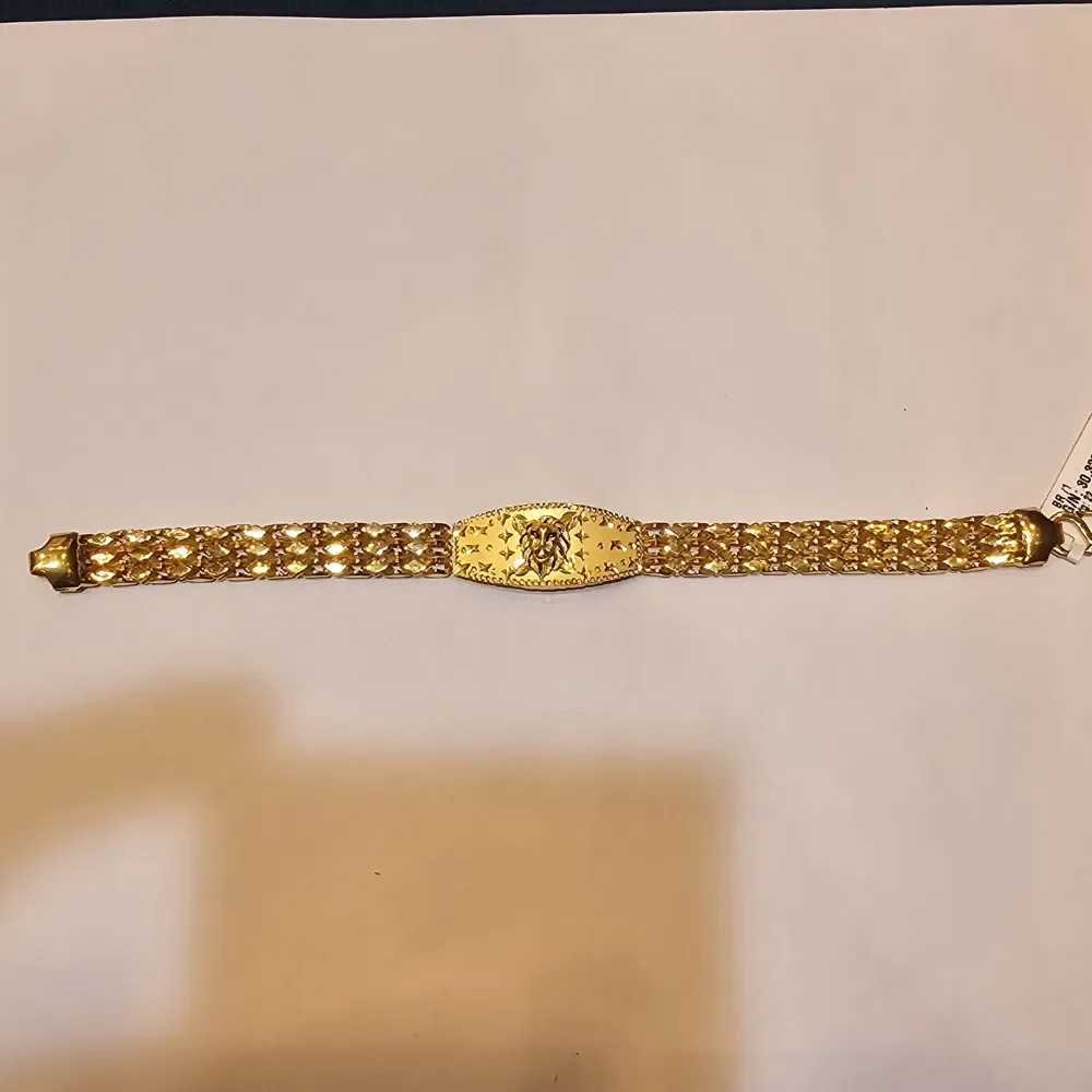 BRACELET