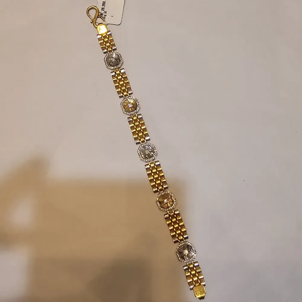 BRACELET