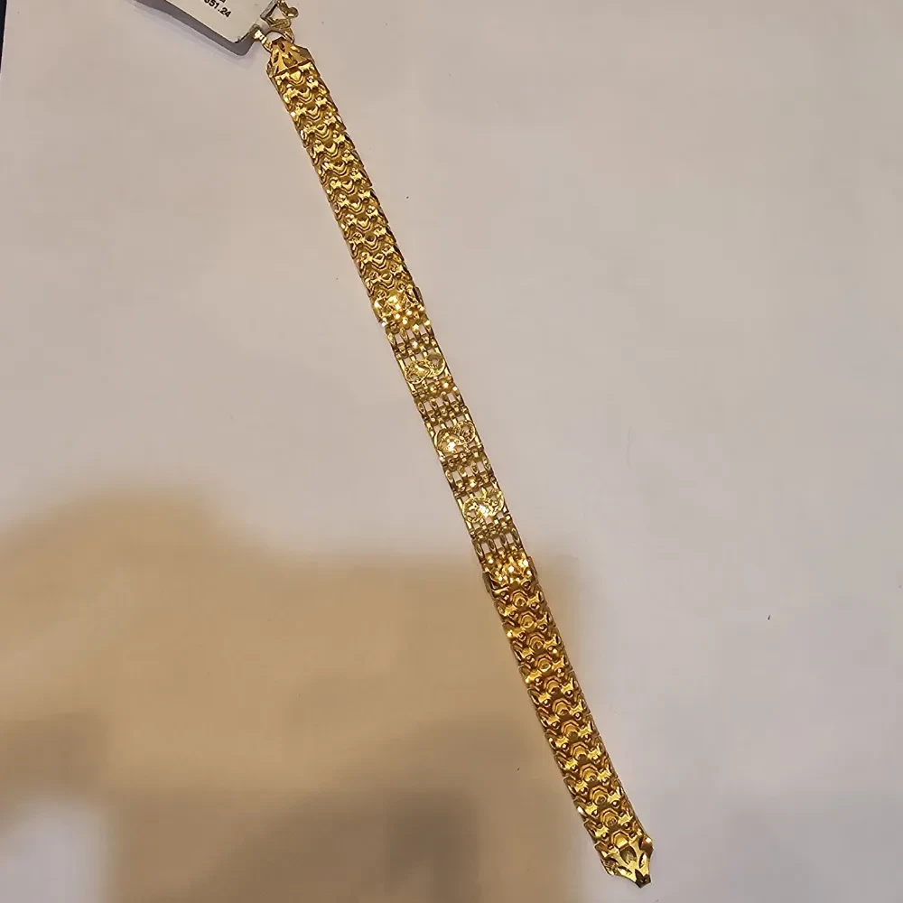 BRACELET